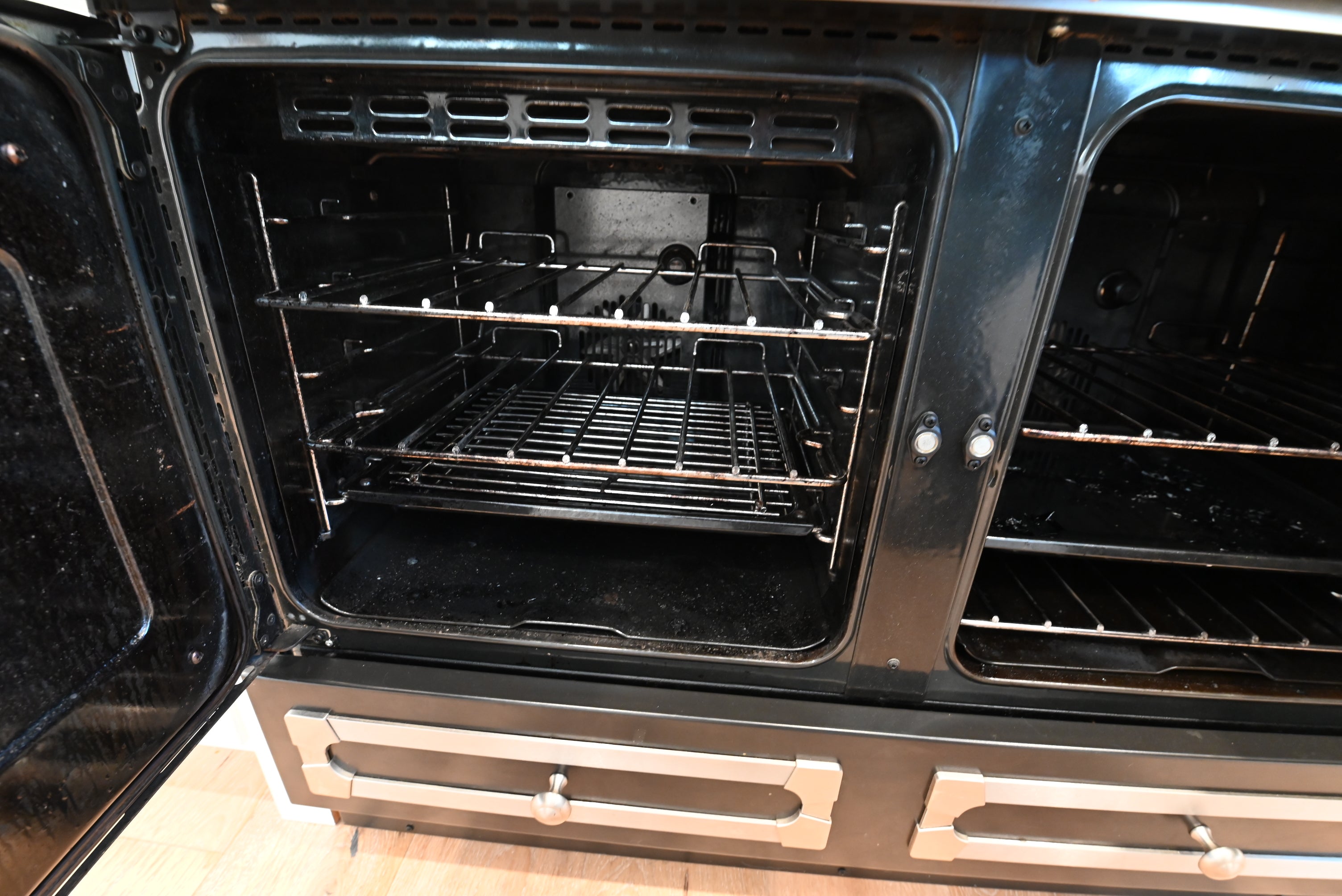 La Cornue CornuFé 44 Black & Nickel Dual Fuel Range with Matching Hood