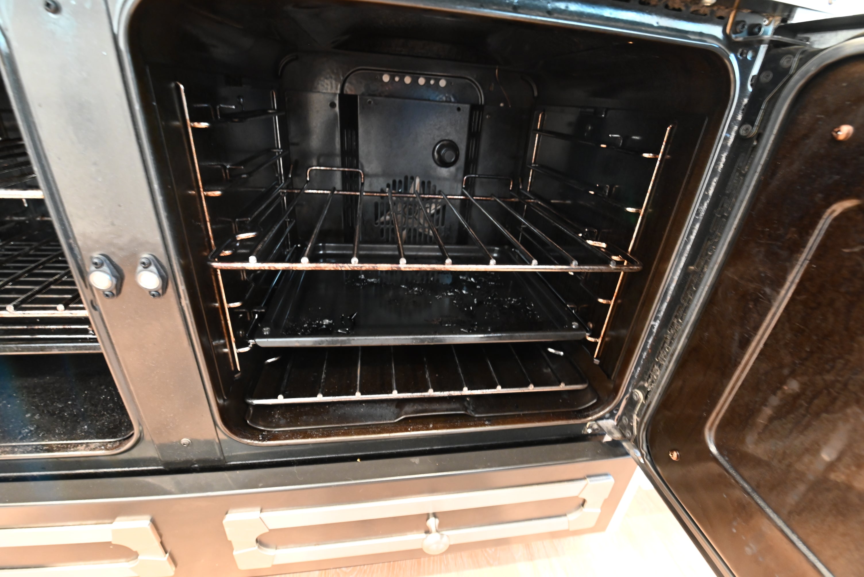 La Cornue CornuFé 44 Black & Nickel Dual Fuel Range with Matching Hood