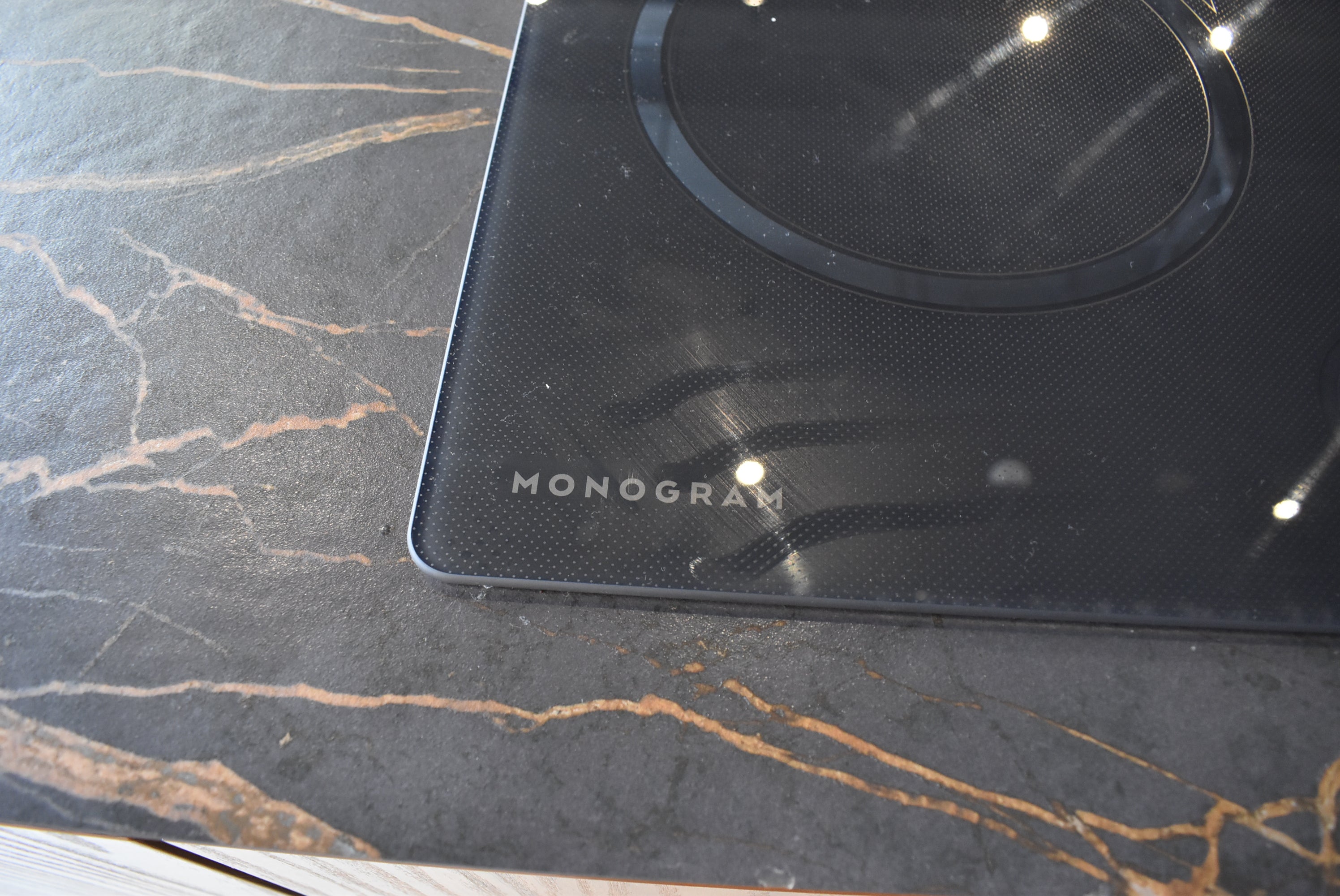 Azzurri Casa Dubai Style Modern Kitchen with Dekton Countertops and Monogram Appliances