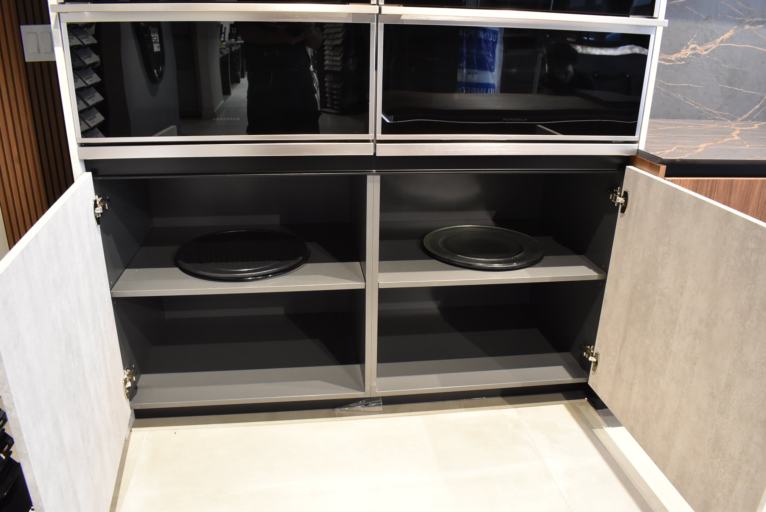 Azzurri Casa Dubai Style Modern Kitchen with Dekton Countertops and Monogram Appliances