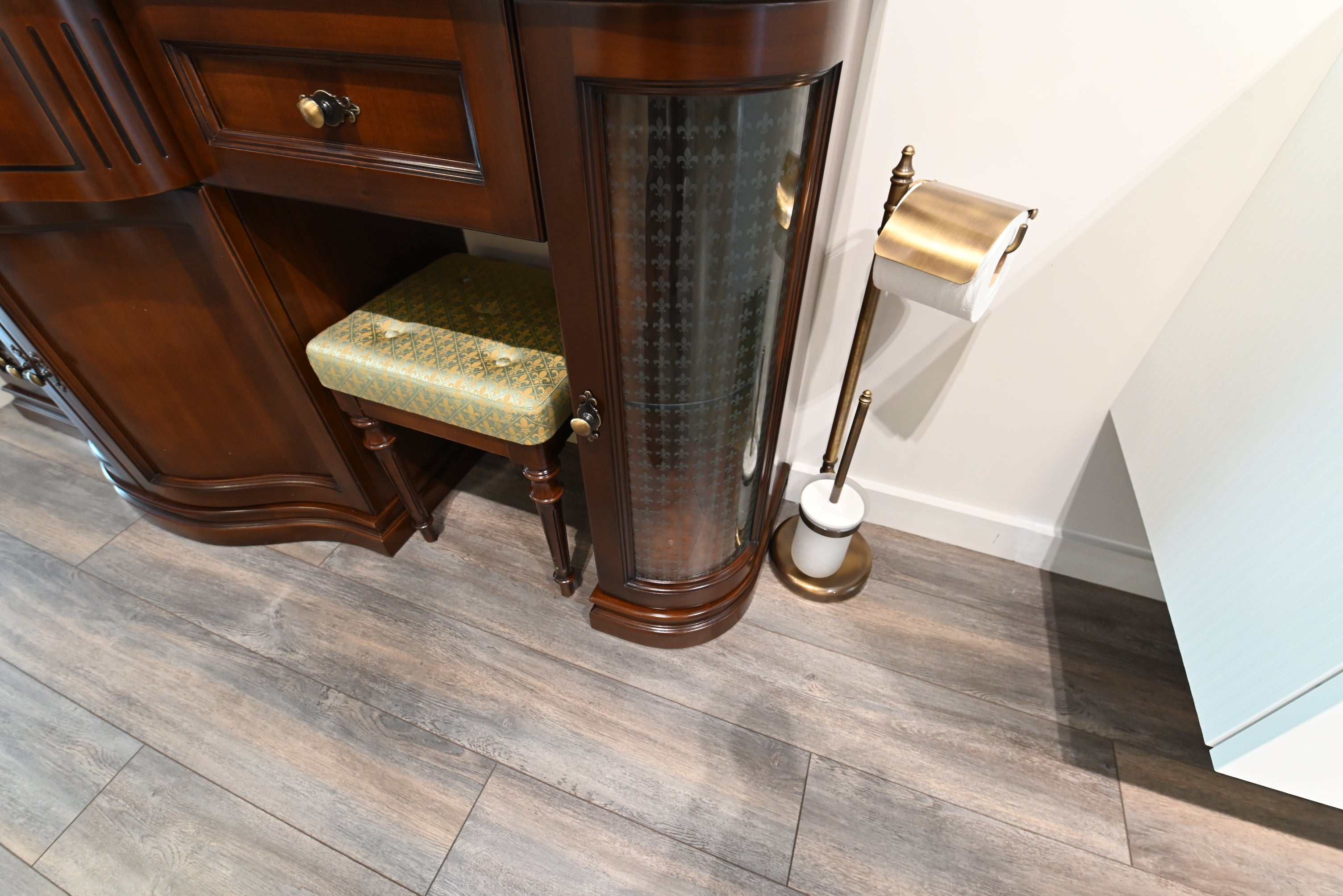 Traditional Cherry Wood 67" Single Vanity Station