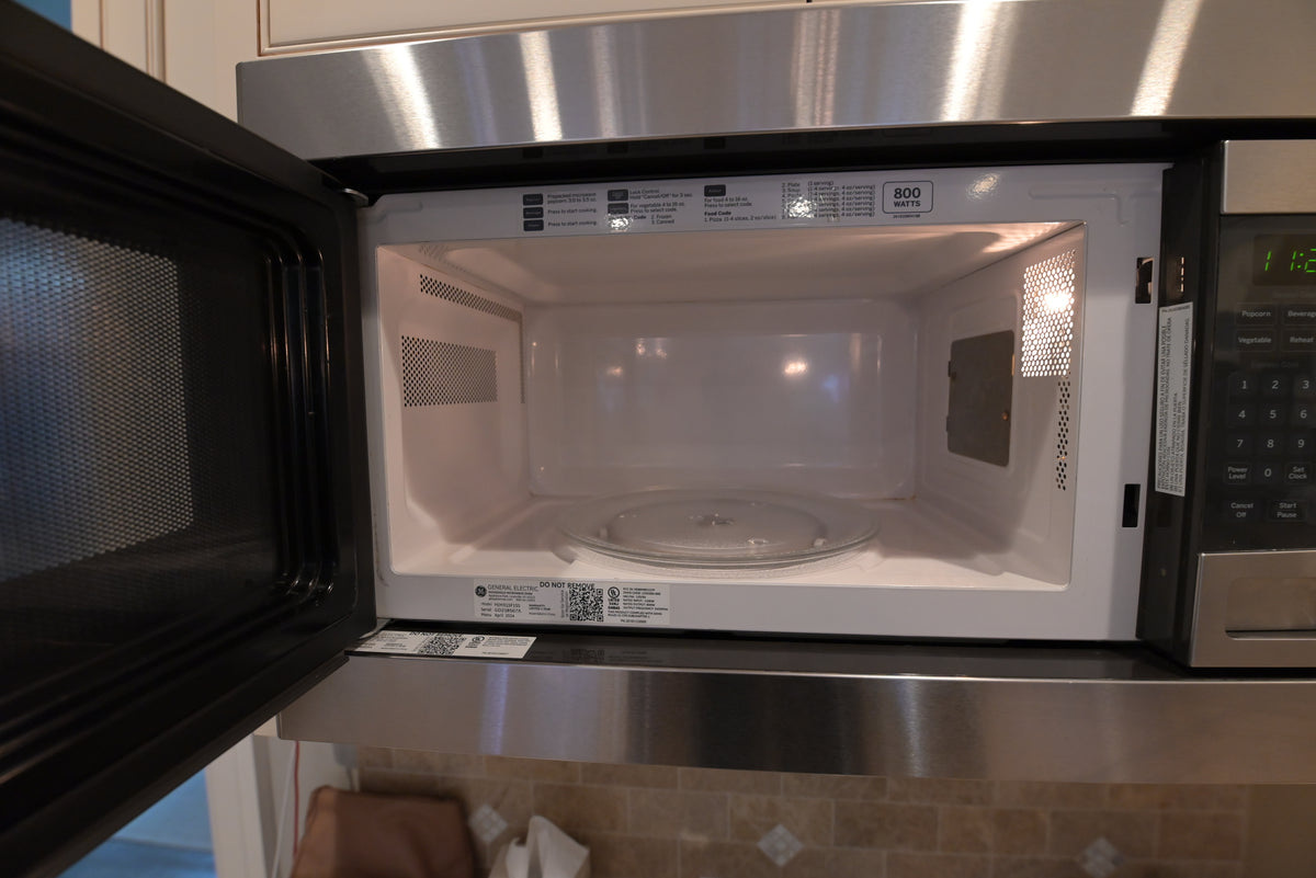 Omega Transitional Linen White Kitchen with Black Island