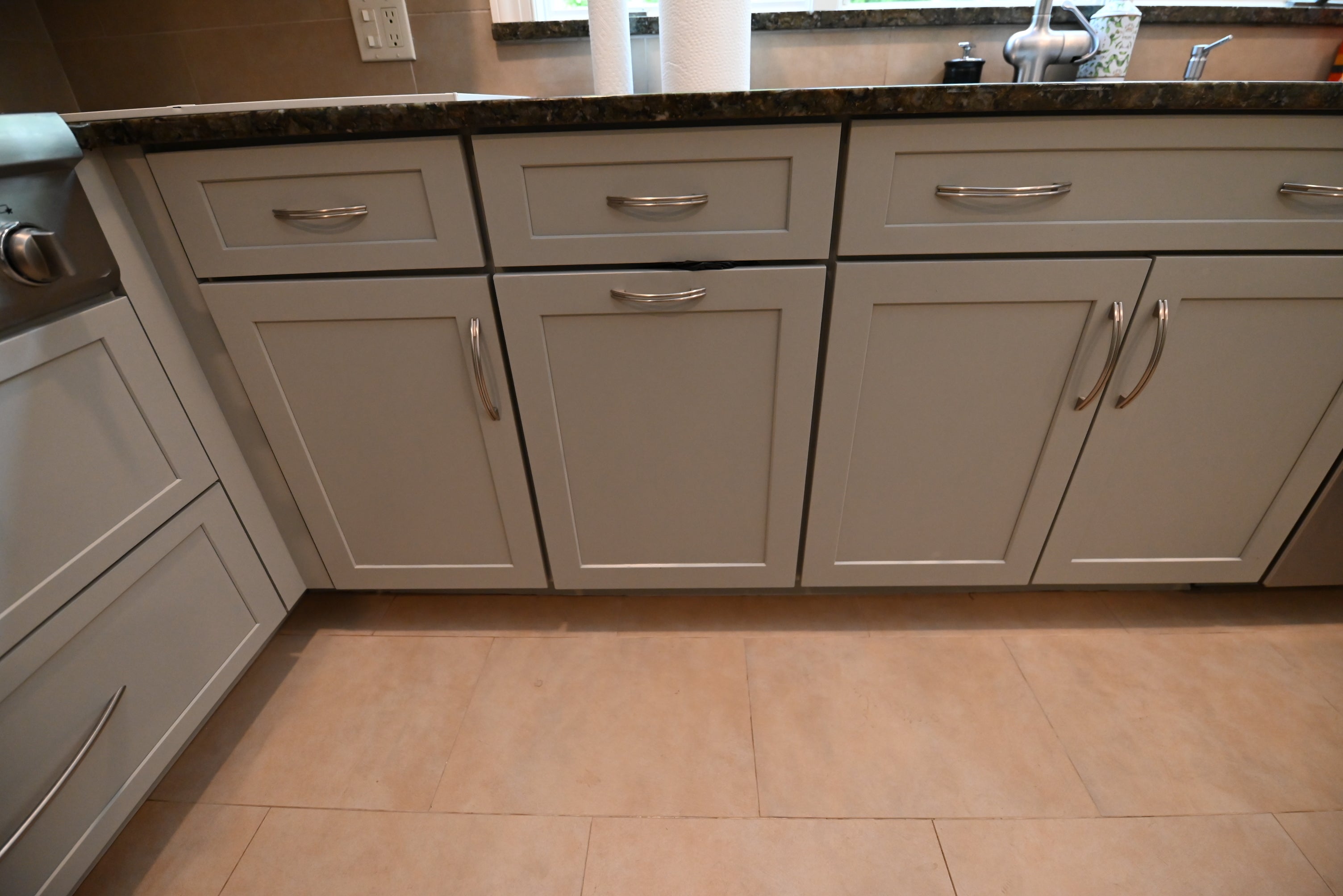 Thomasville Blue-Gray Transitional Kitchen with Appliances