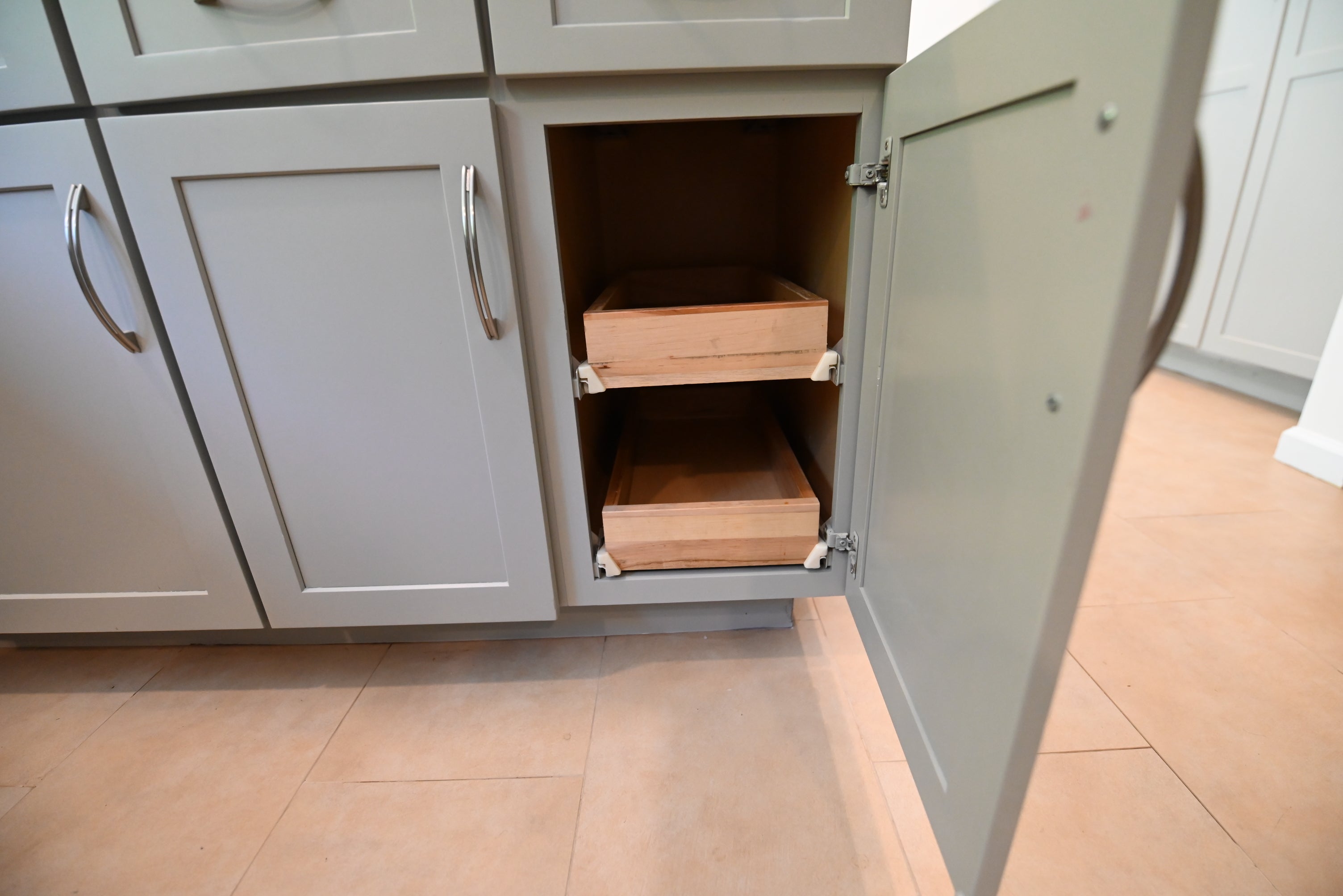 Thomasville Blue-Gray Transitional Kitchen with Appliances