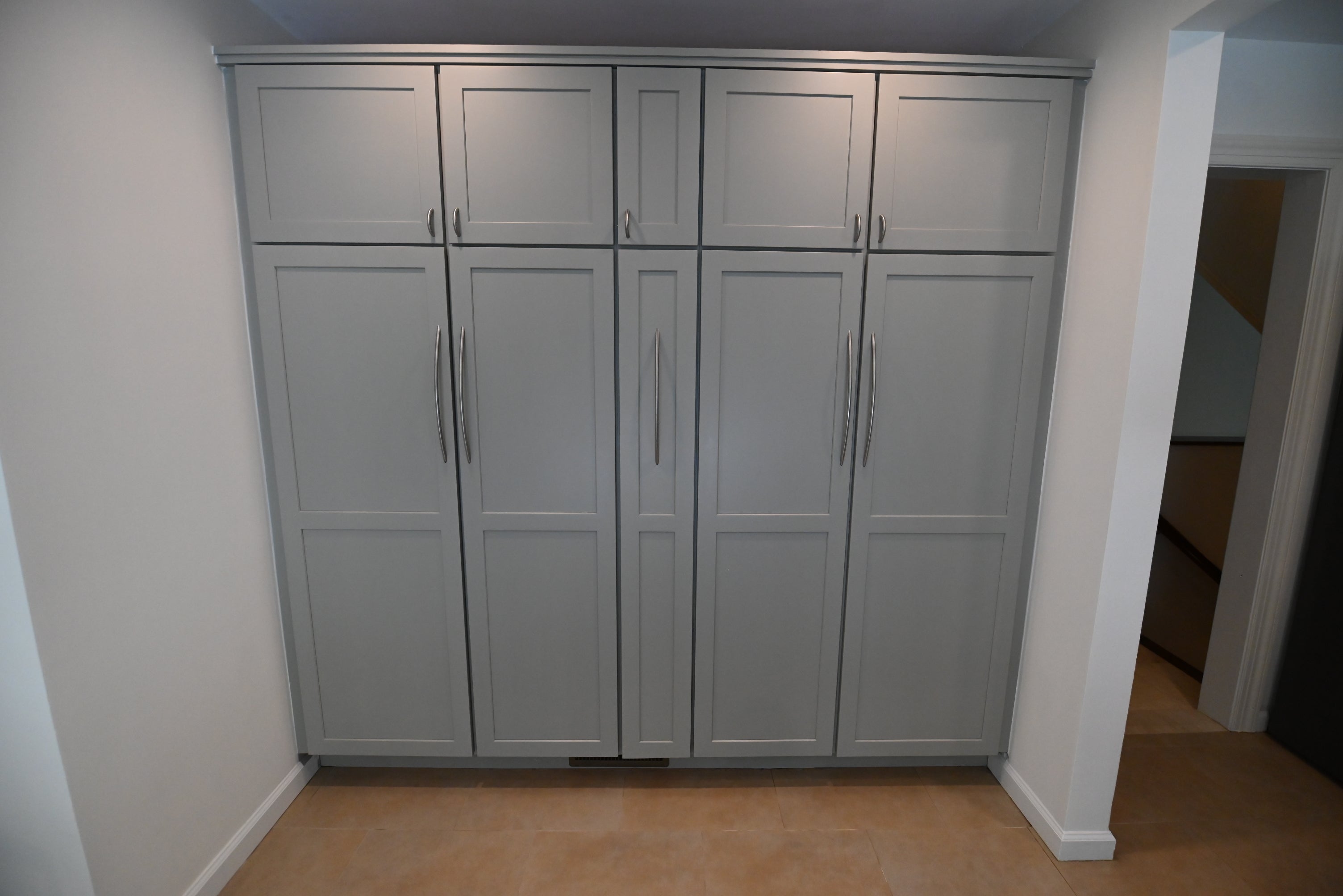 Thomasville Blue-Gray Transitional Kitchen with Appliances