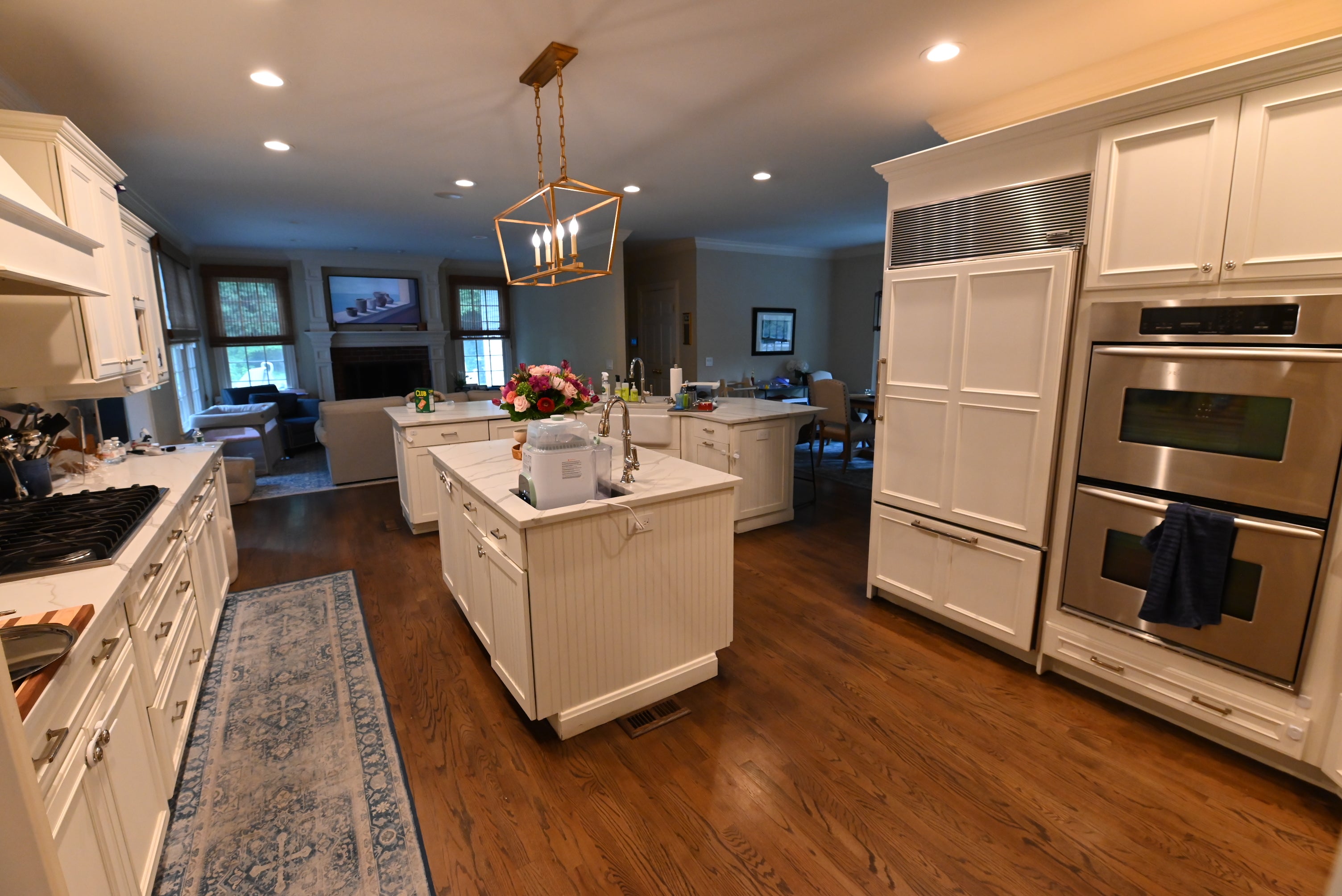 Decora Transitional Snow White Kitchen with Island & Appliances