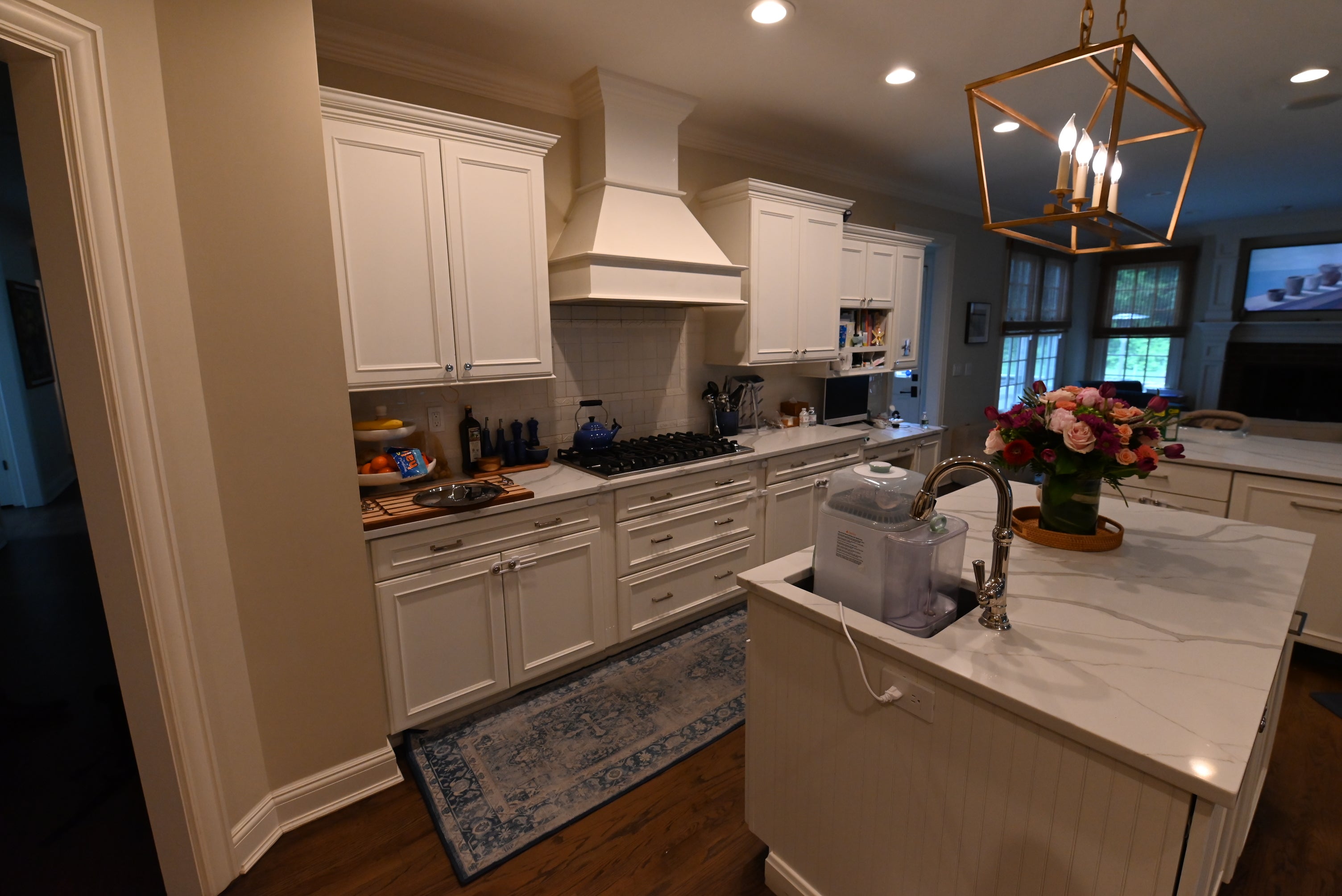 Decora Transitional Snow White Kitchen with Island & Appliances