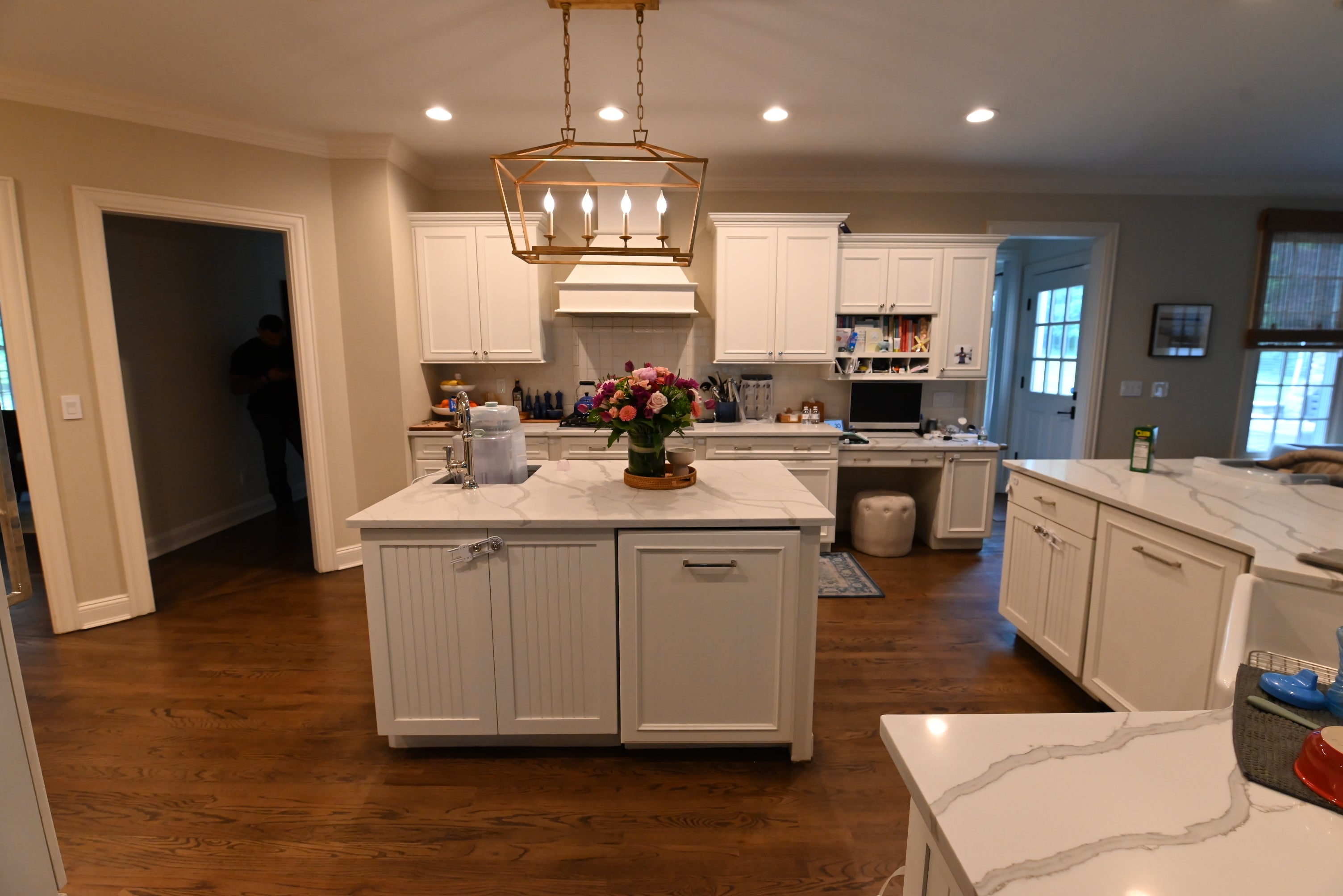 Decora Transitional Snow White Kitchen with Island & Appliances