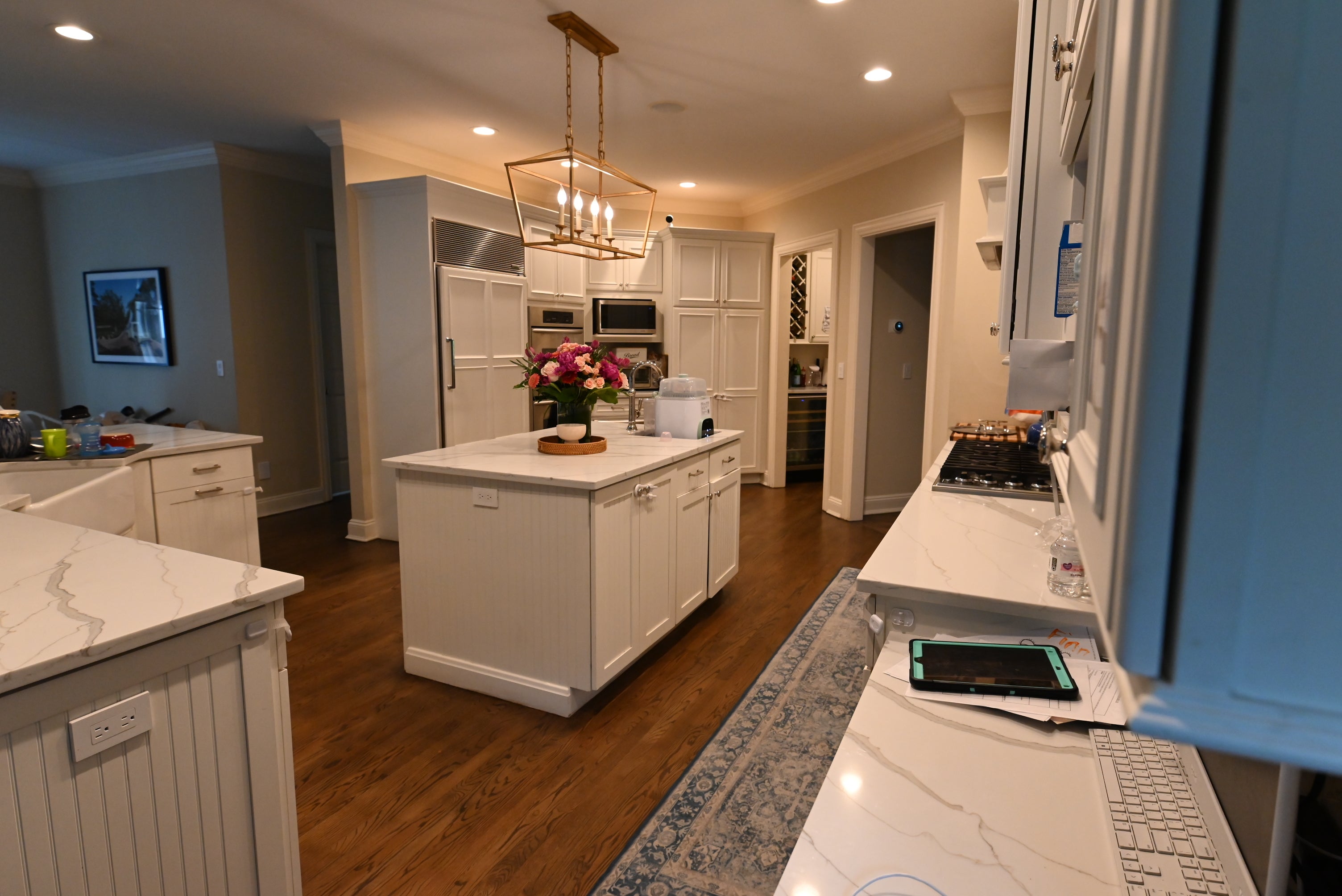 Decora Transitional Snow White Kitchen with Island & Appliances