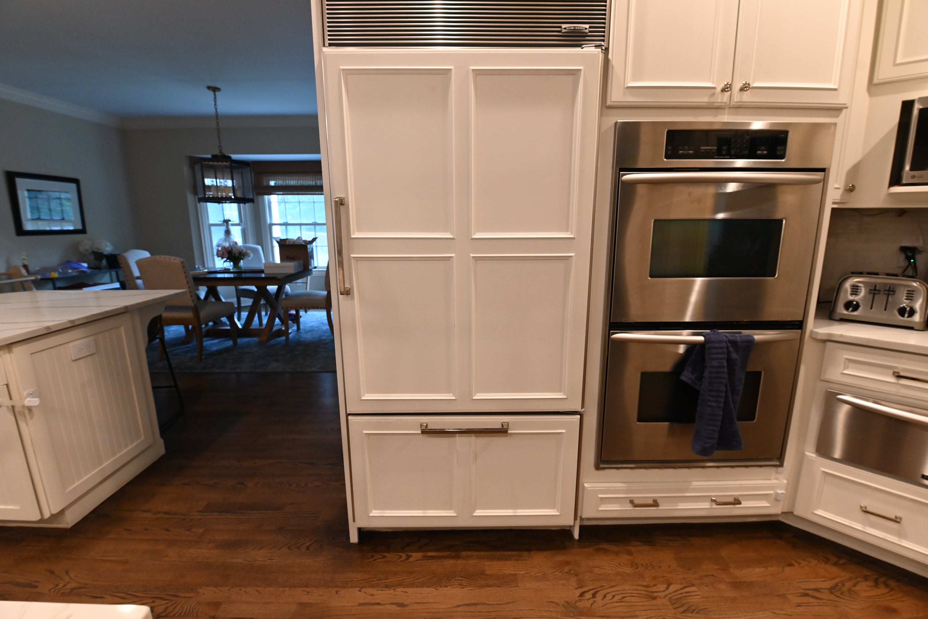 Decora Transitional Snow White Kitchen with Island & Appliances