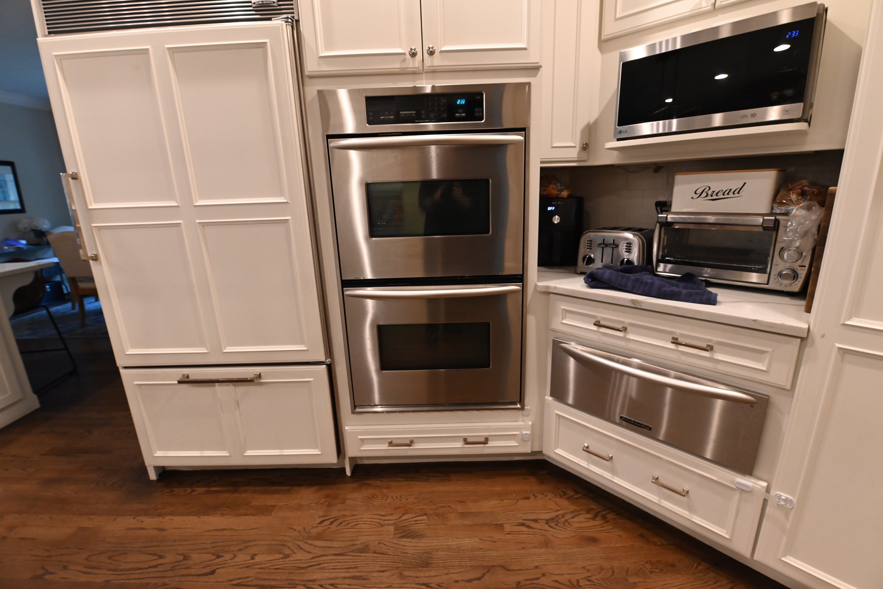 Decora Transitional Snow White Kitchen with Island & Appliances