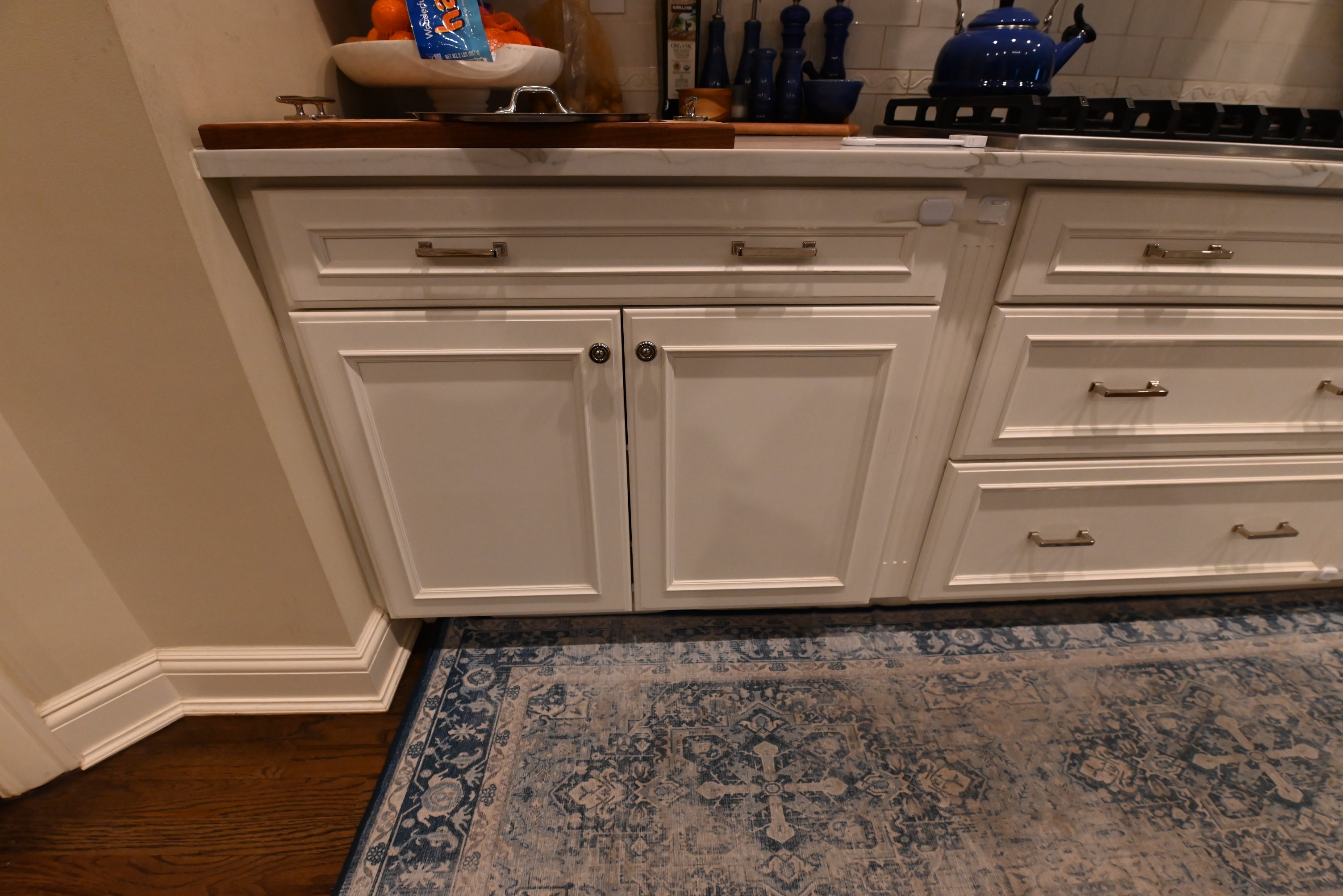 Decora Transitional Snow White Kitchen with Island & Appliances