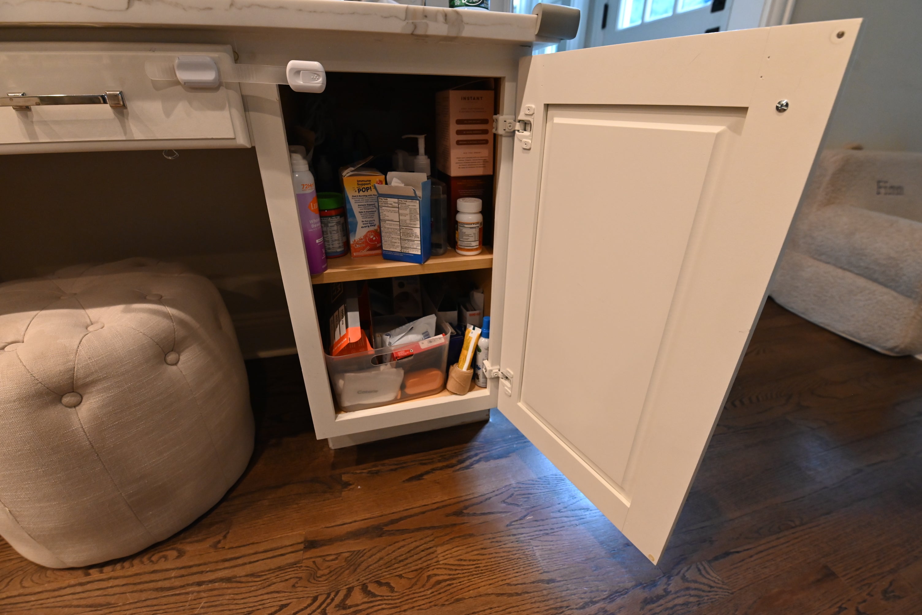 Decora Transitional Snow White Kitchen with Island & Appliances