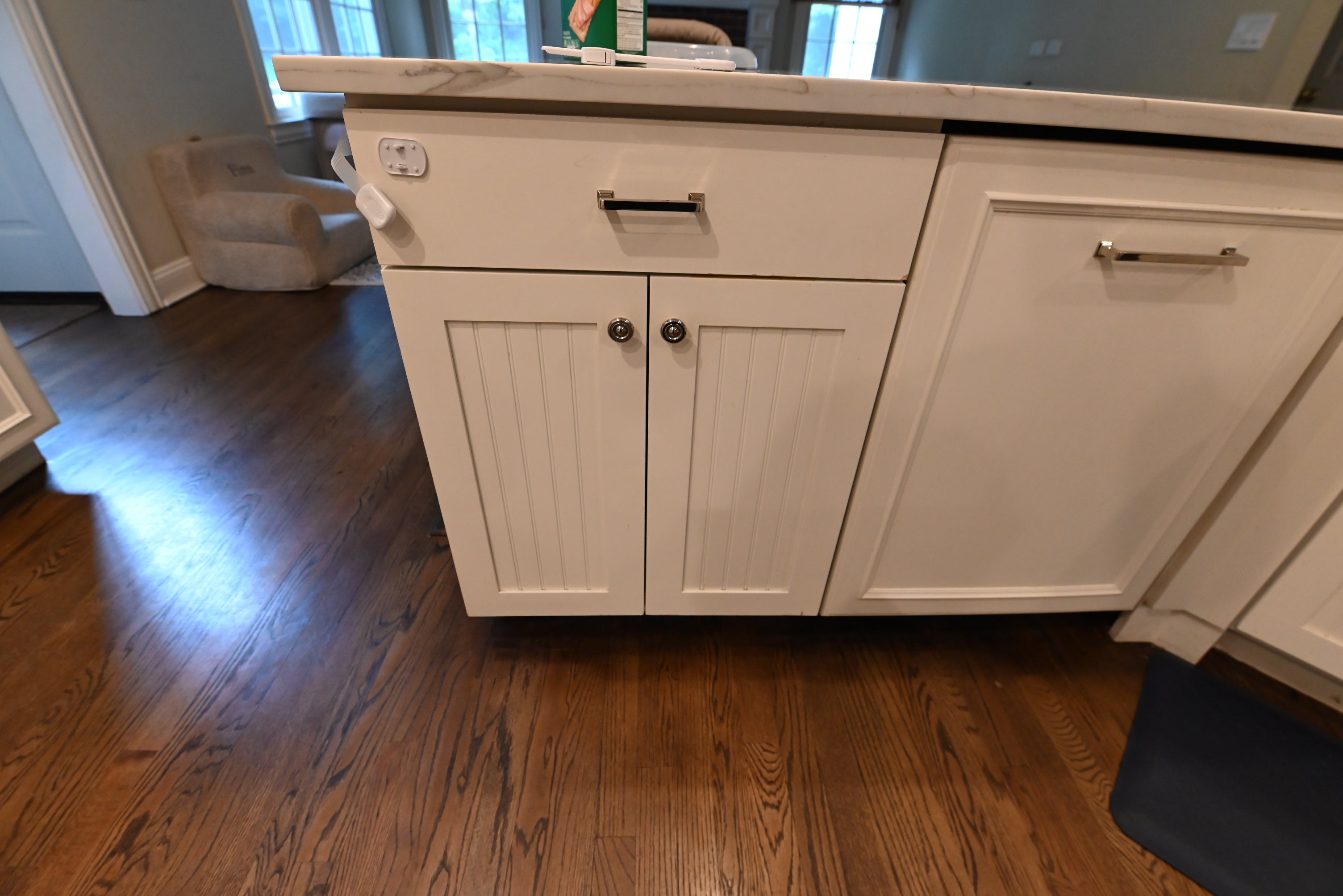 Decora Transitional Snow White Kitchen with Island & Appliances