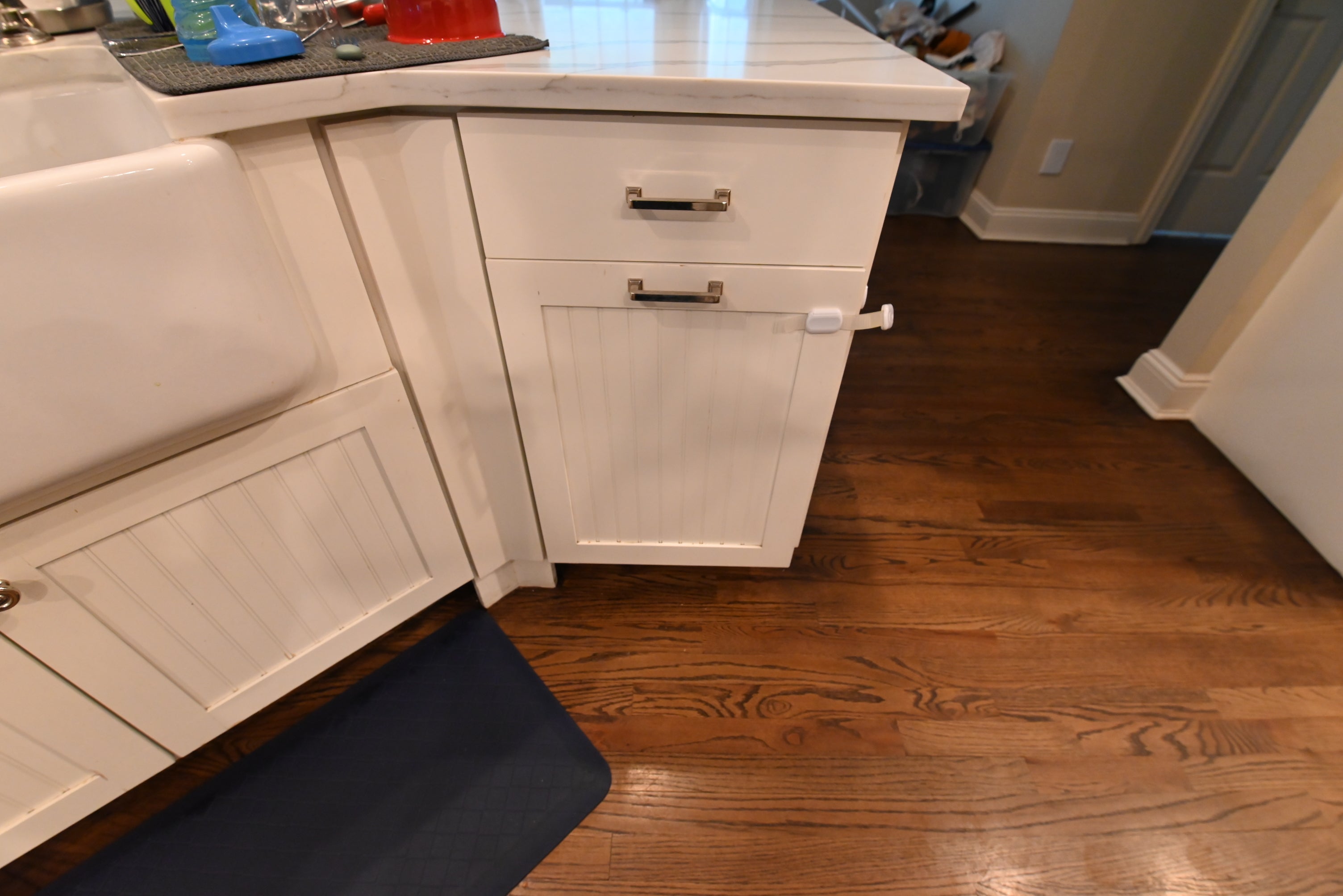 Decora Transitional Snow White Kitchen with Island & Appliances