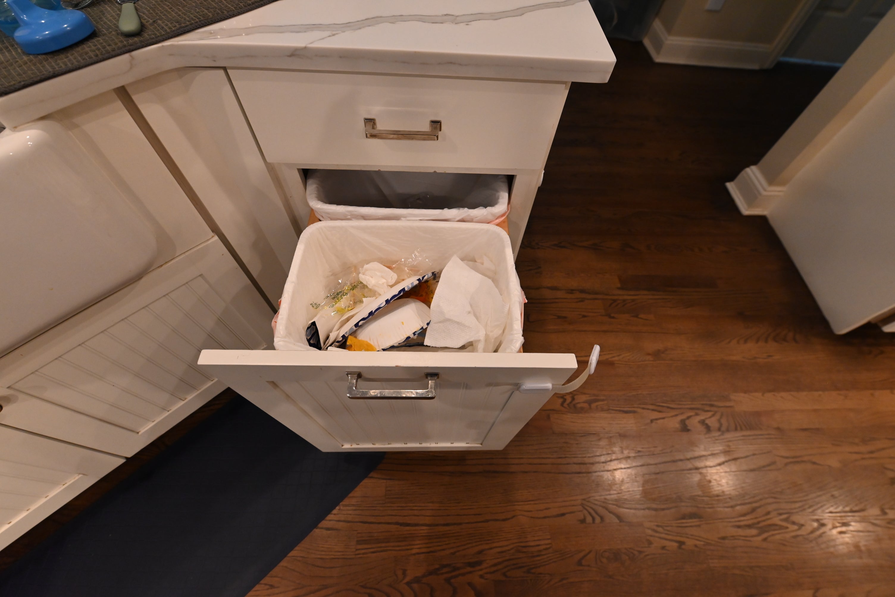 Decora Transitional Snow White Kitchen with Island & Appliances