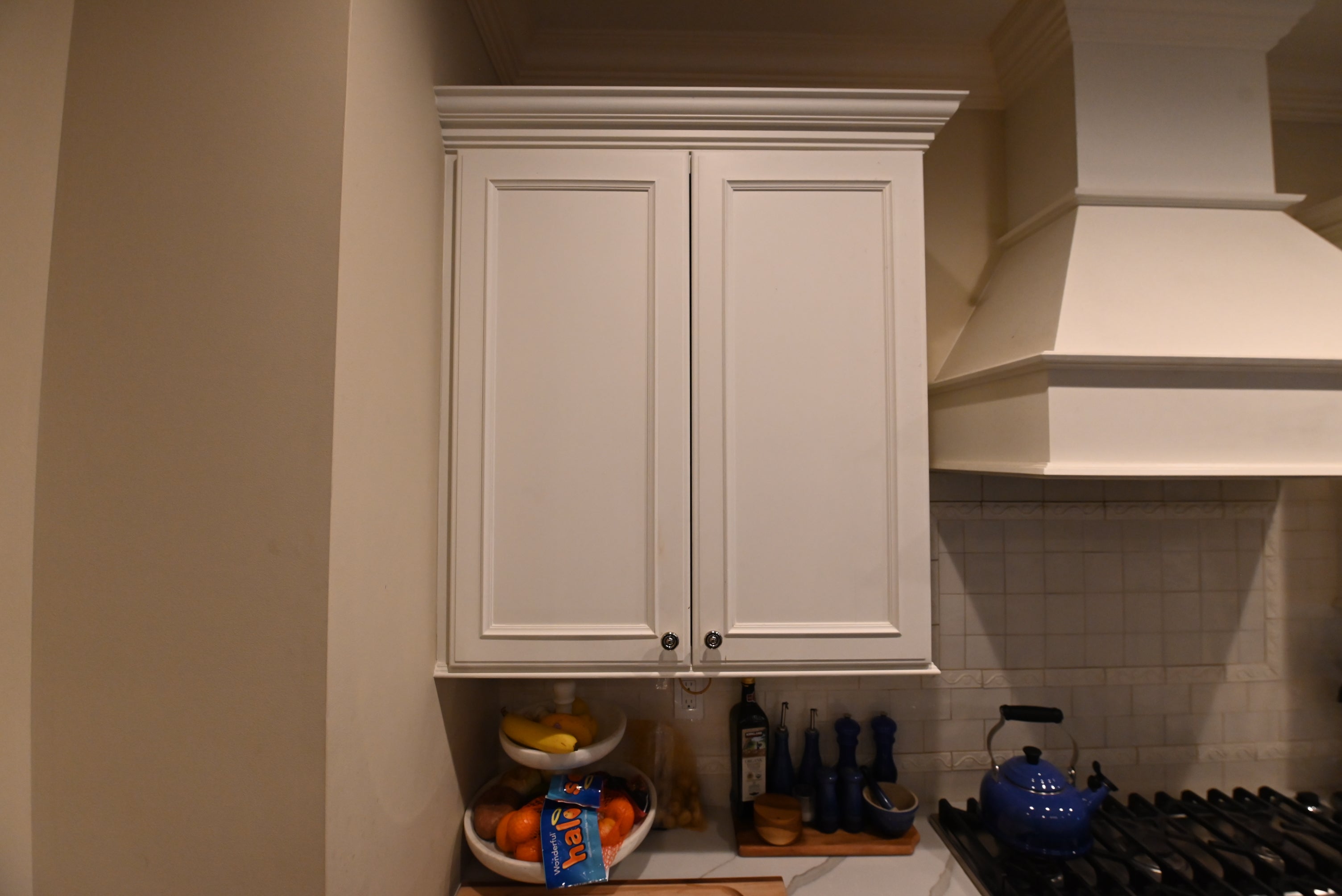 Decora Transitional Snow White Kitchen with Island & Appliances