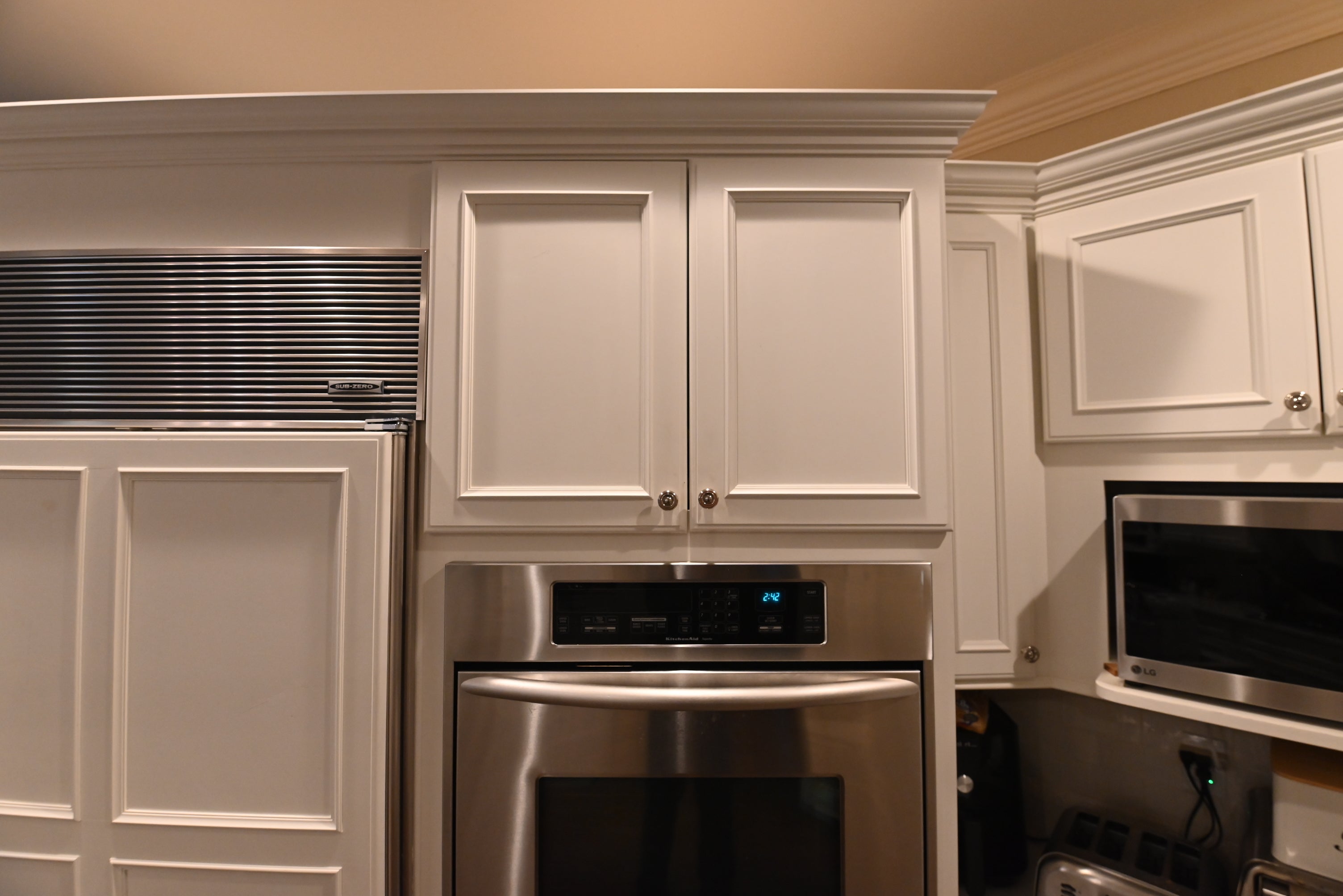 Decora Transitional Snow White Kitchen with Island & Appliances