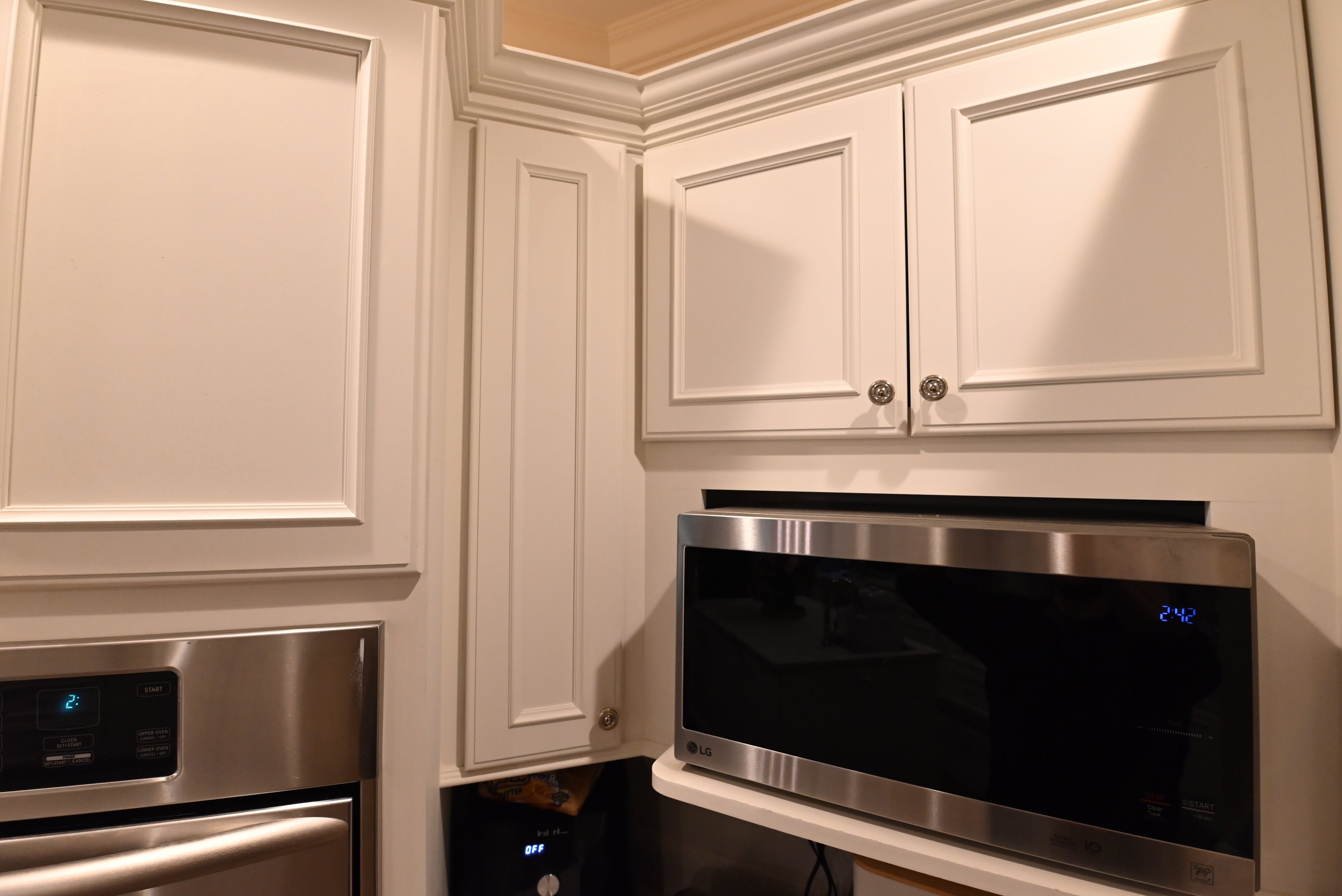 Decora Transitional Snow White Kitchen with Island & Appliances