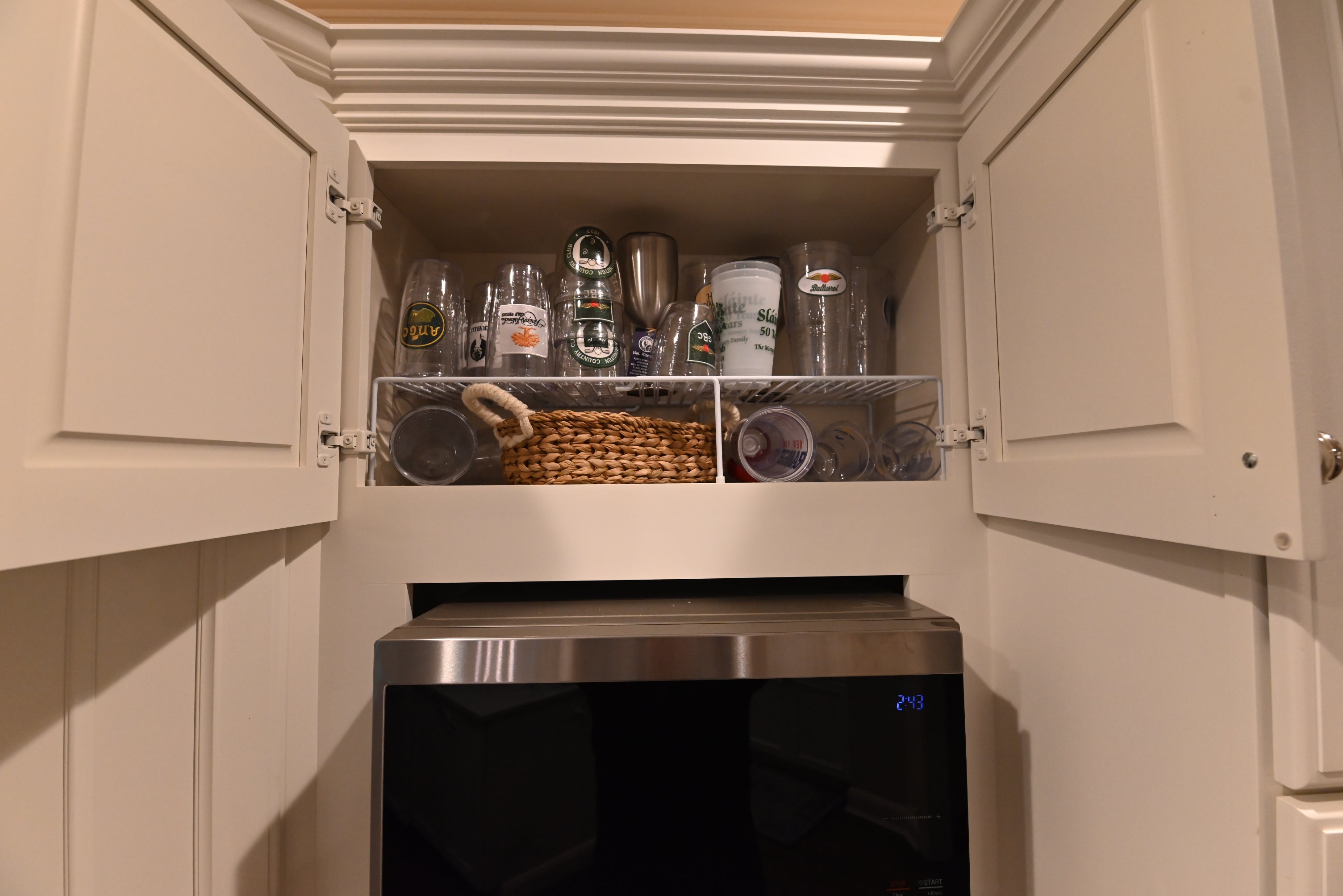 Decora Transitional Snow White Kitchen with Island & Appliances