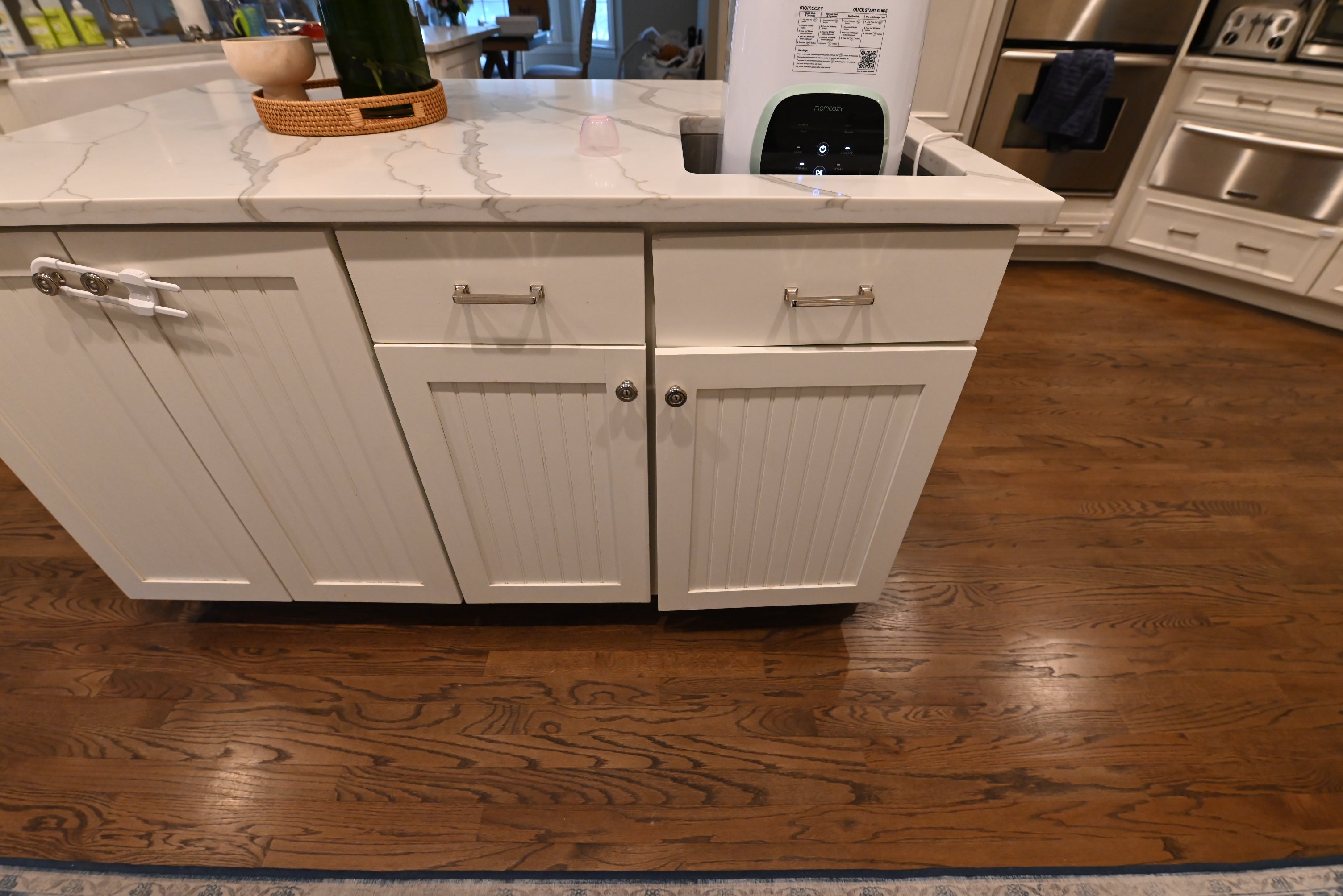 Decora Transitional Snow White Kitchen with Island & Appliances