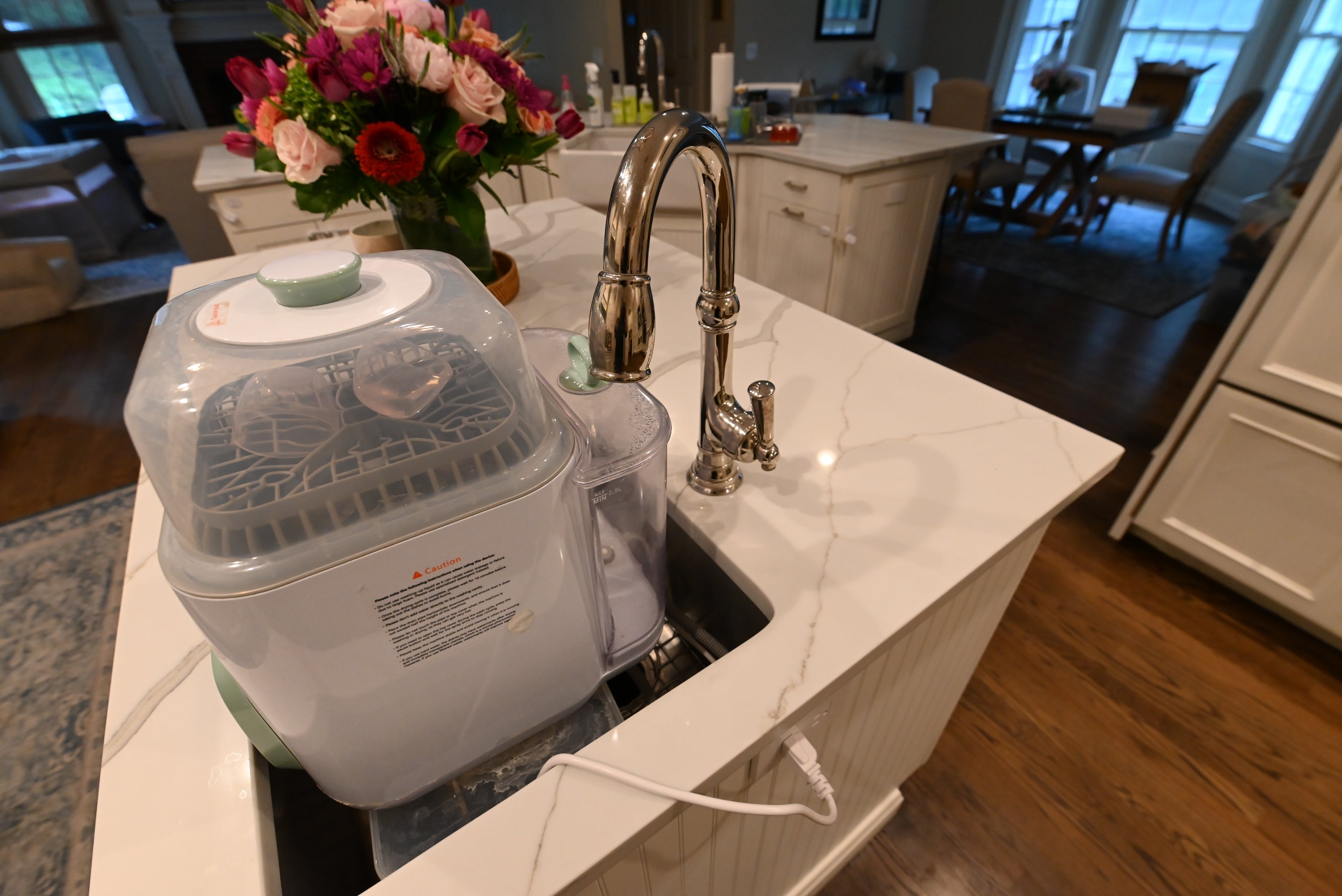 Decora Transitional Snow White Kitchen with Island & Appliances