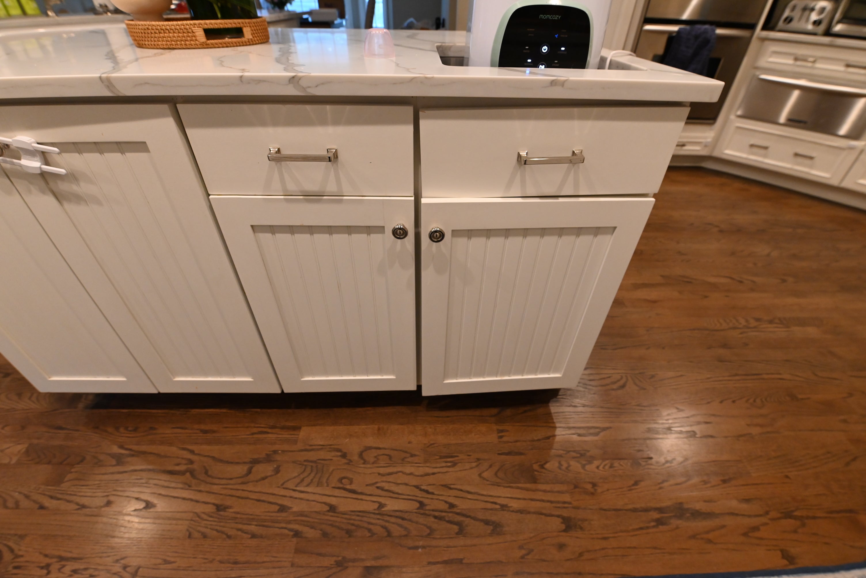Decora Transitional Snow White Kitchen with Island & Appliances