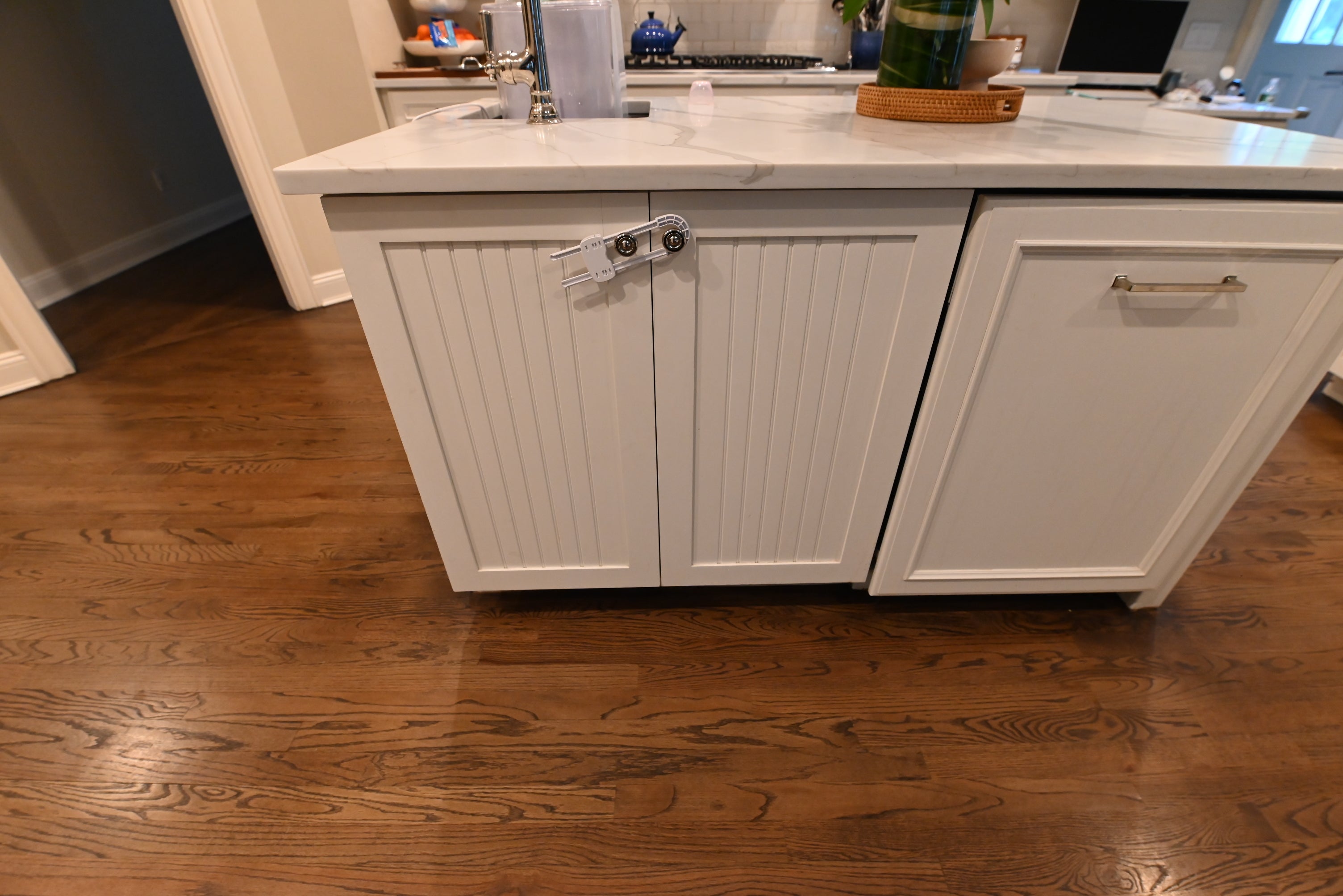 Decora Transitional Snow White Kitchen with Island & Appliances