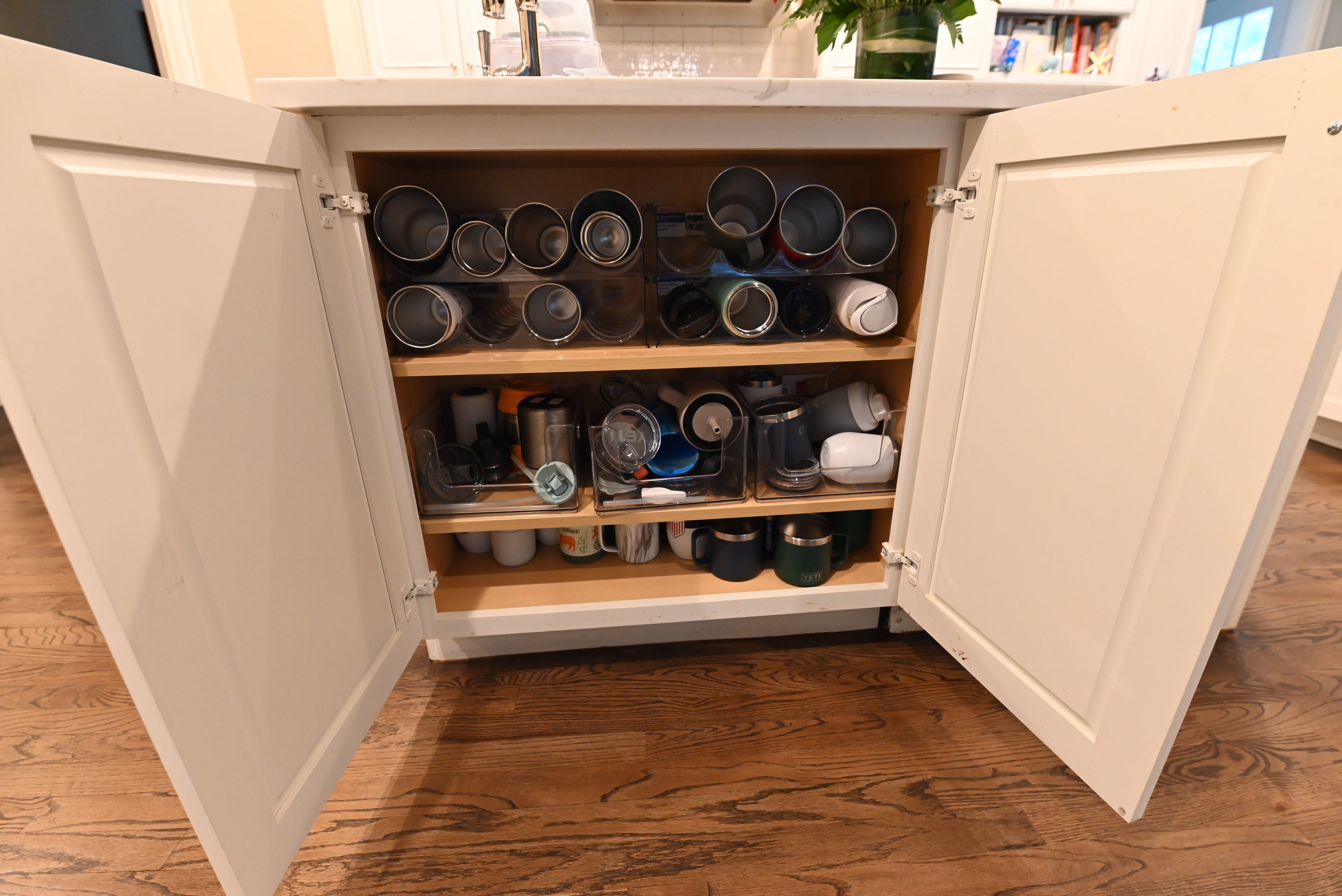 Decora Transitional Snow White Kitchen with Island & Appliances