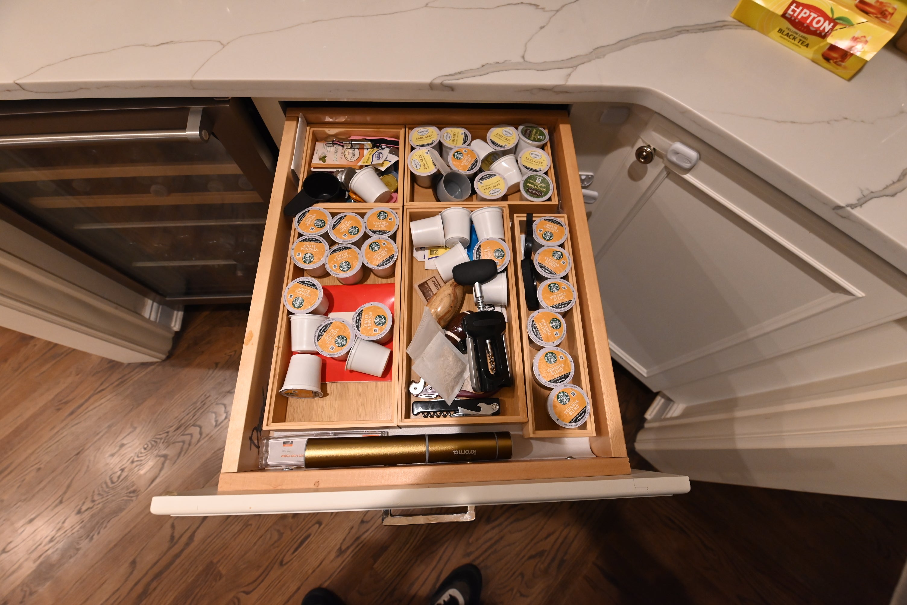 Decora Transitional Snow White Butler's Pantry