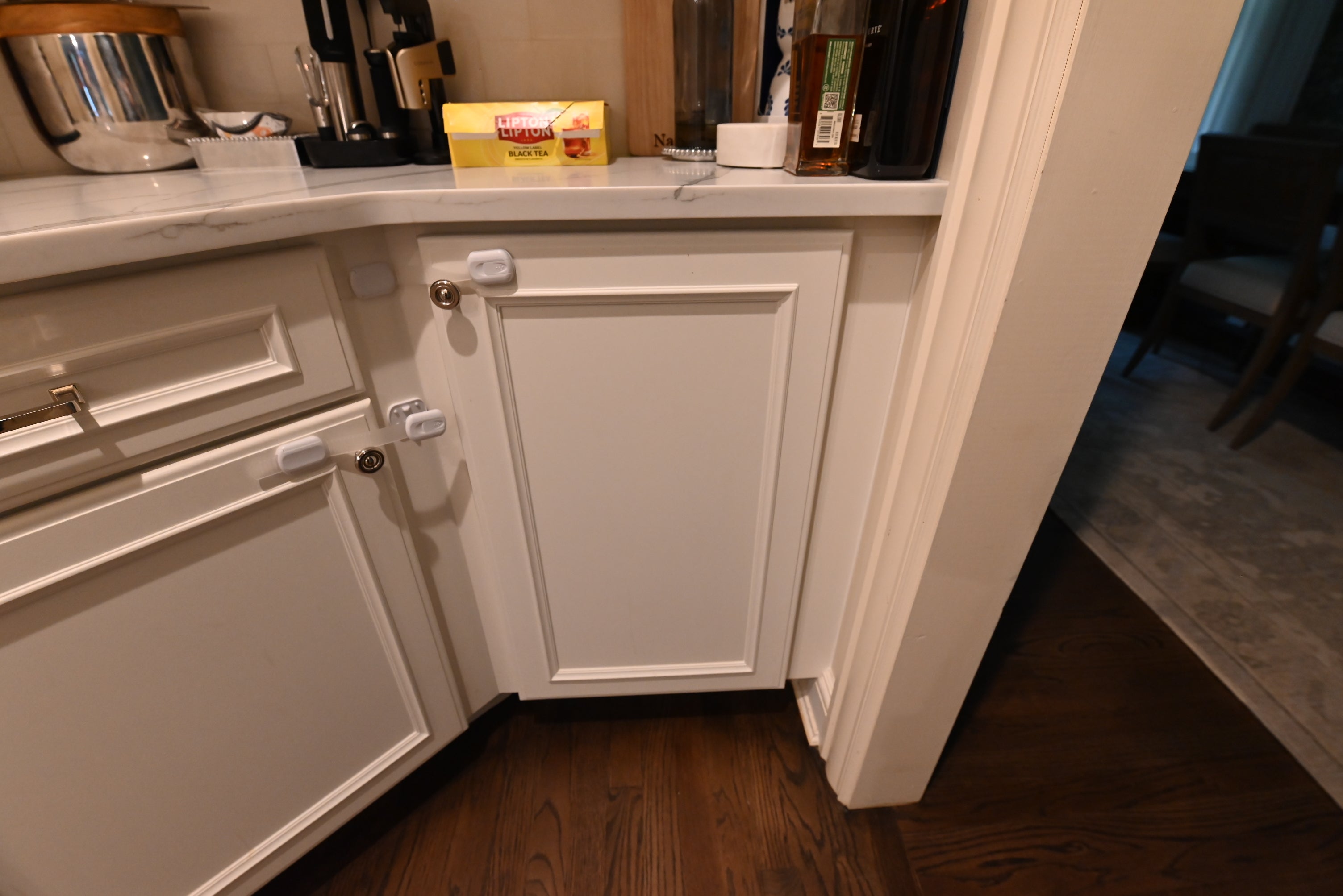 Decora Transitional Snow White Butler's Pantry