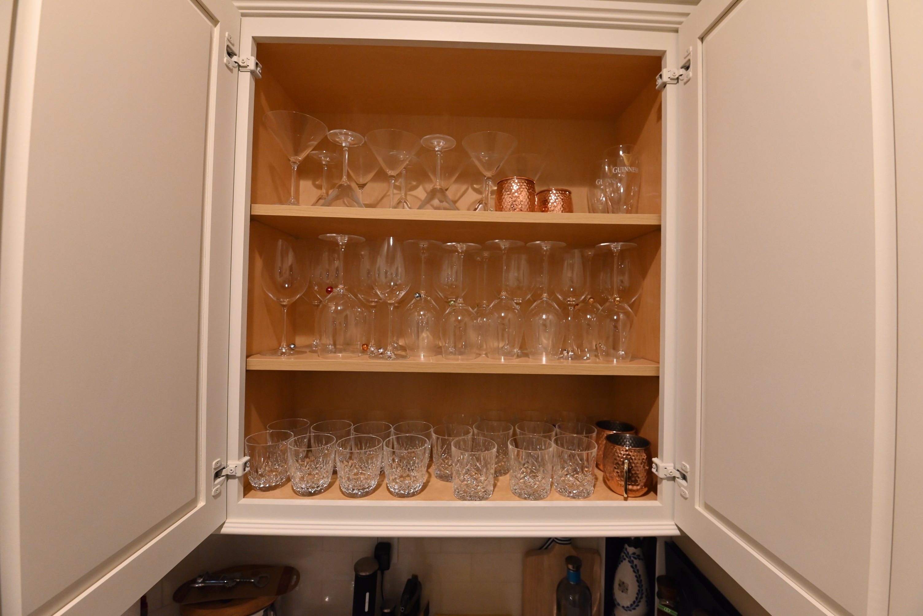 Decora Transitional Snow White Butler's Pantry