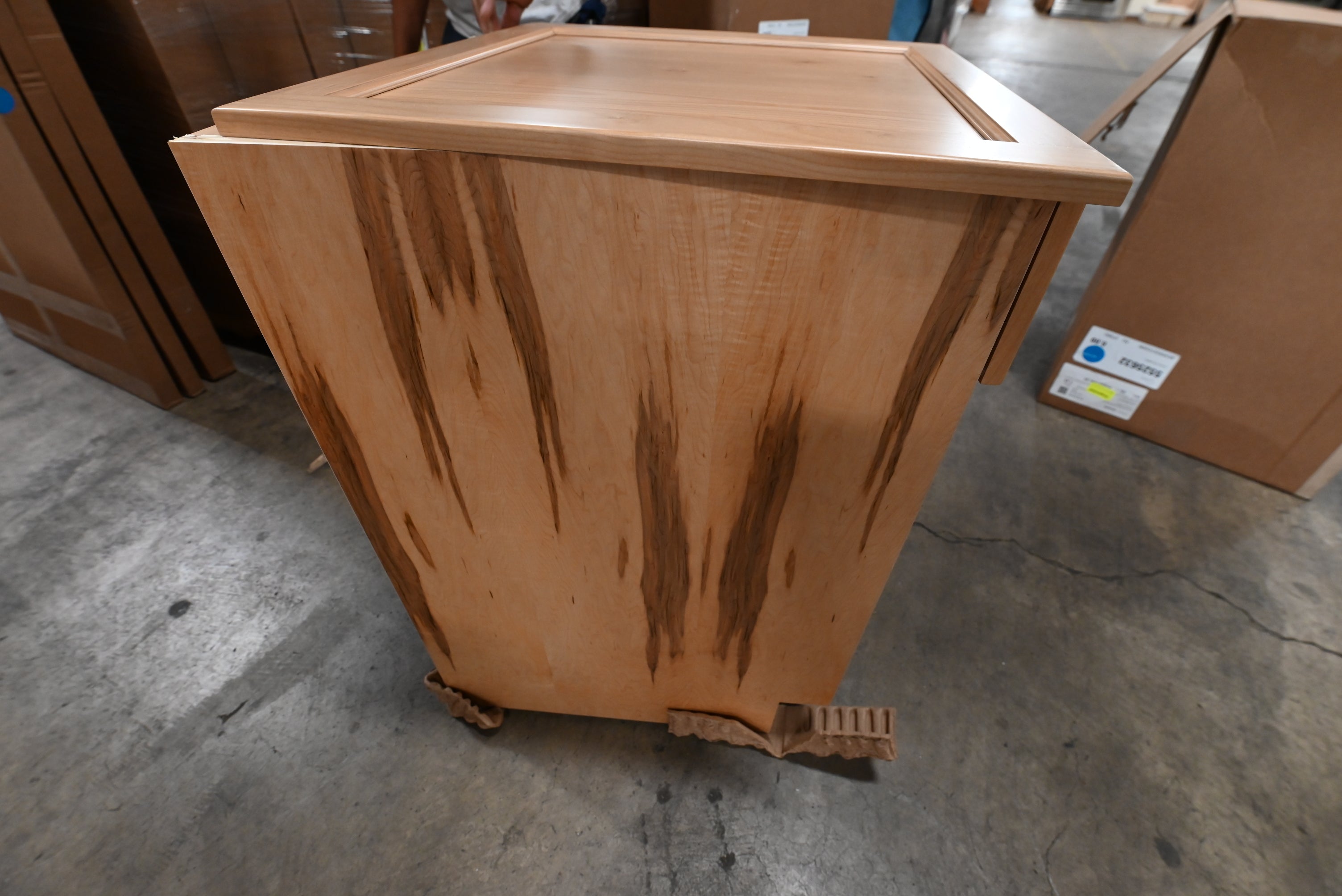 Crystal Cabinets Works Traditional Premium Alder Natural Wooden Kitchen Cabinets