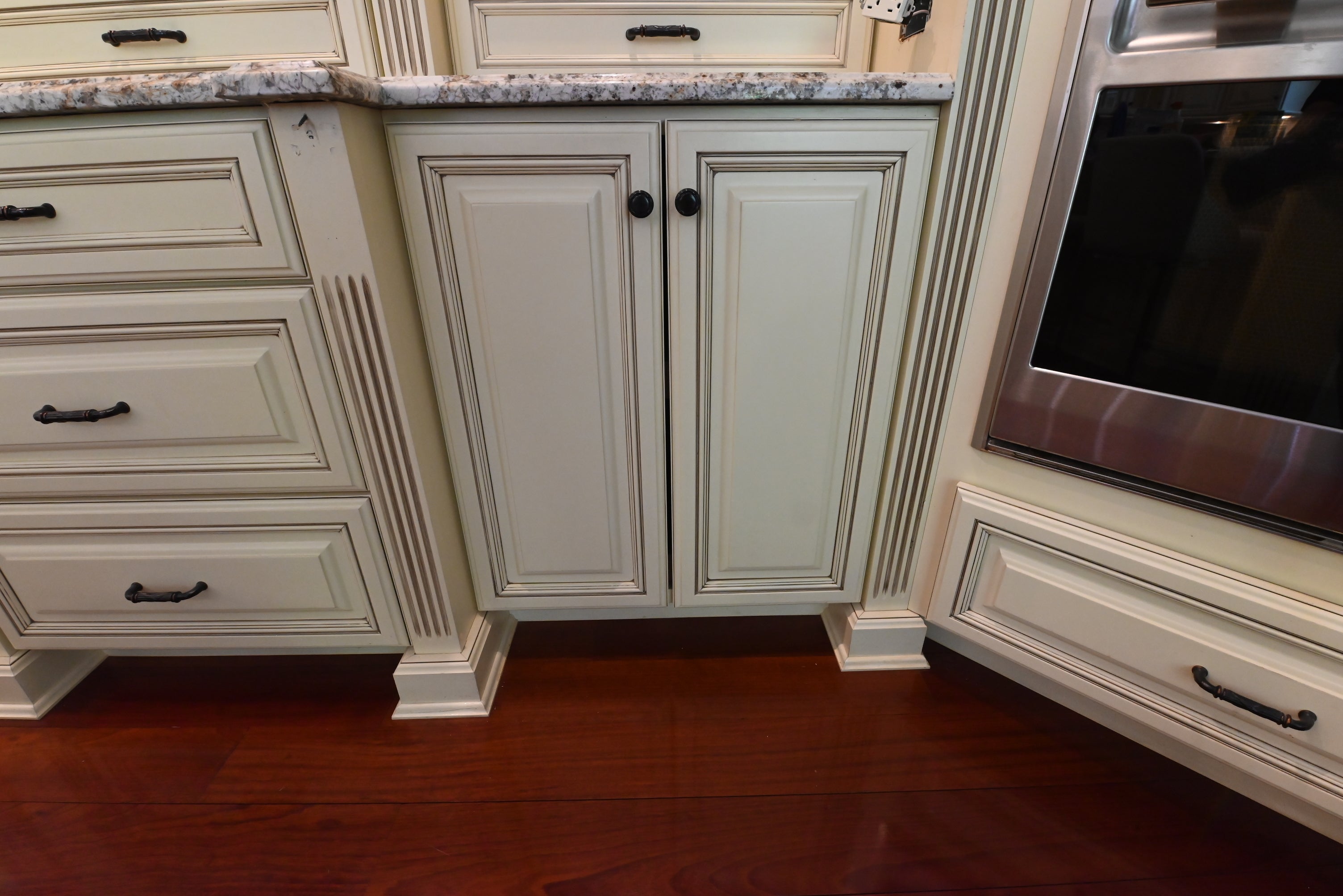 “The Ashbourne” Traditional Muted Cream Kitchen with Island & Desk Area