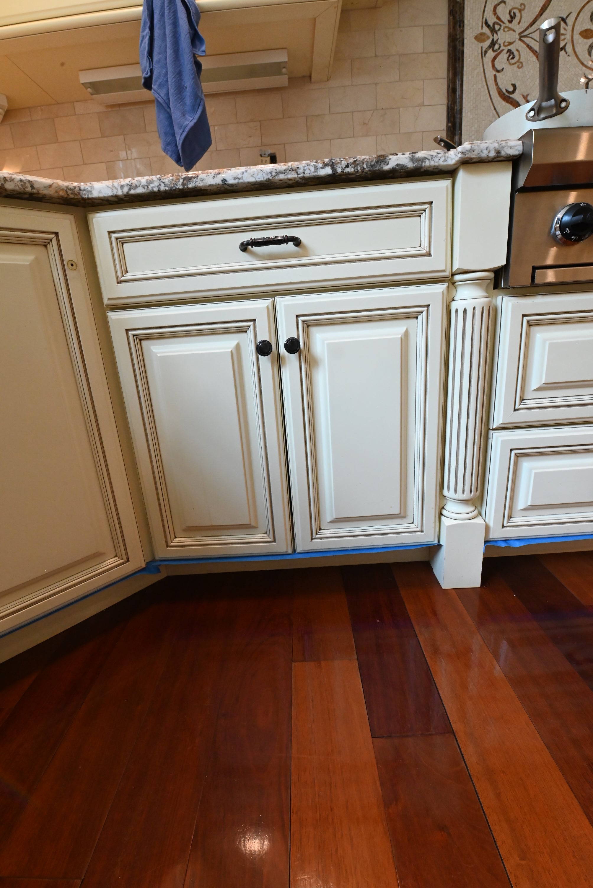 “The Ashbourne” Traditional Muted Cream Kitchen with Island & Desk Area