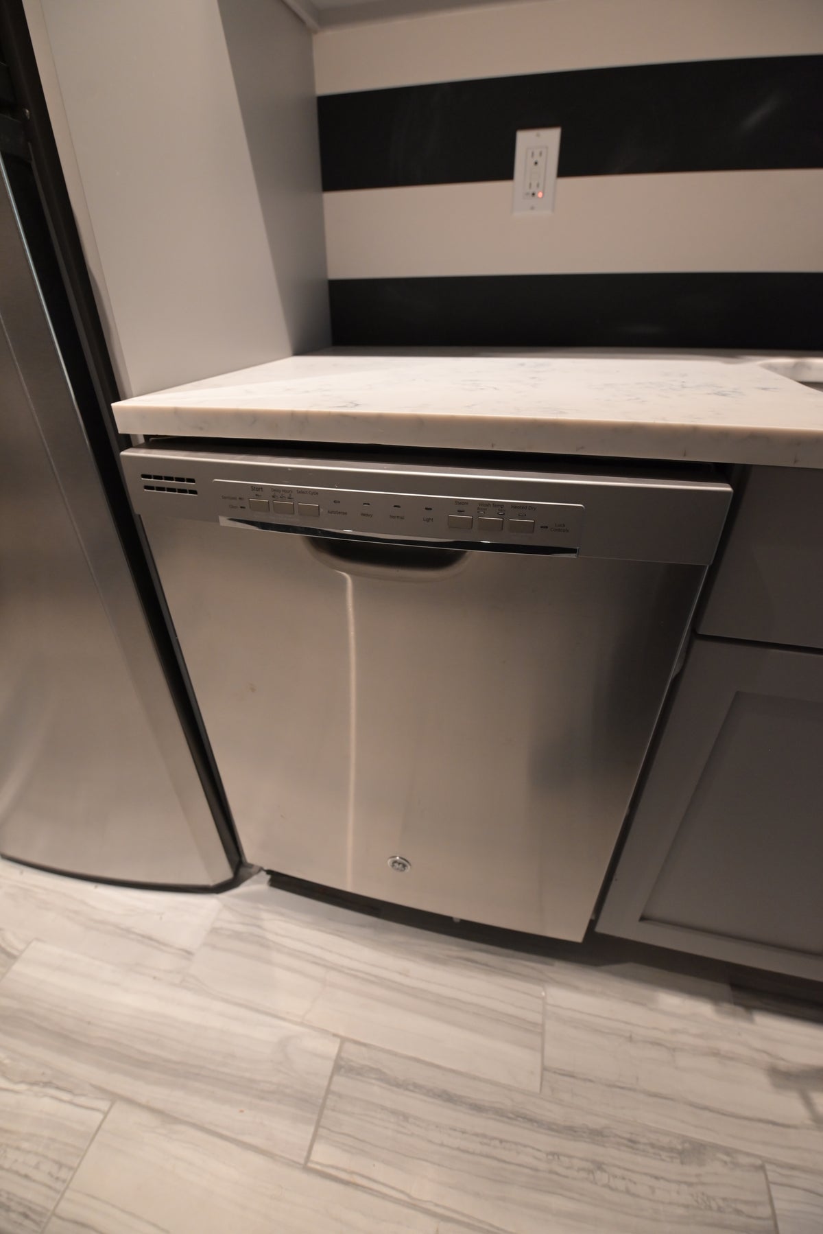 WoodHarbor Transitional Warm Gray Kitchenette with Appliances