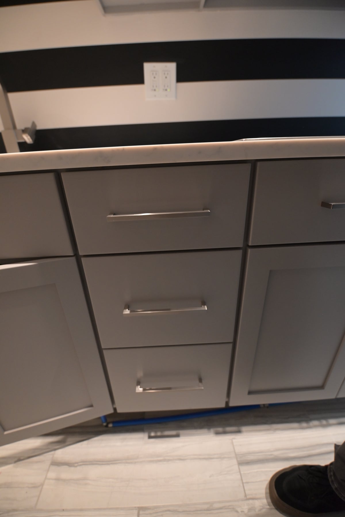 WoodHarbor Transitional Warm Gray Kitchenette with Appliances