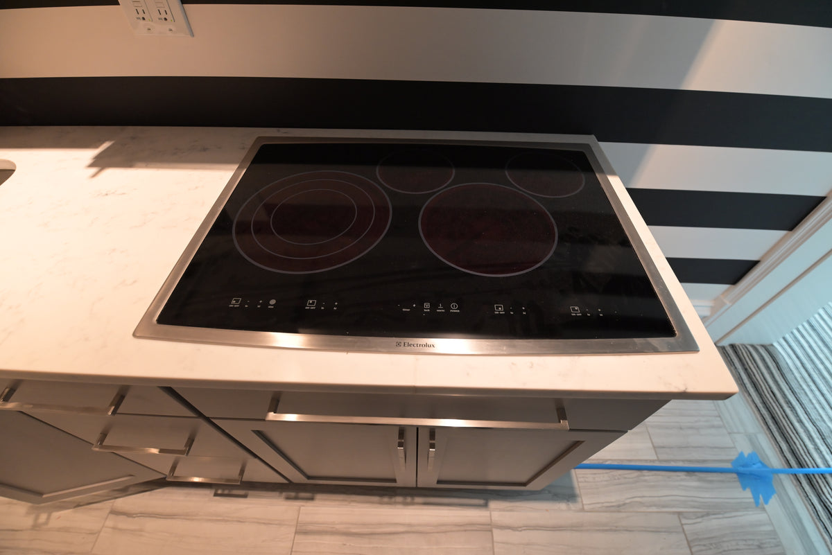 WoodHarbor Transitional Warm Gray Kitchenette with Appliances