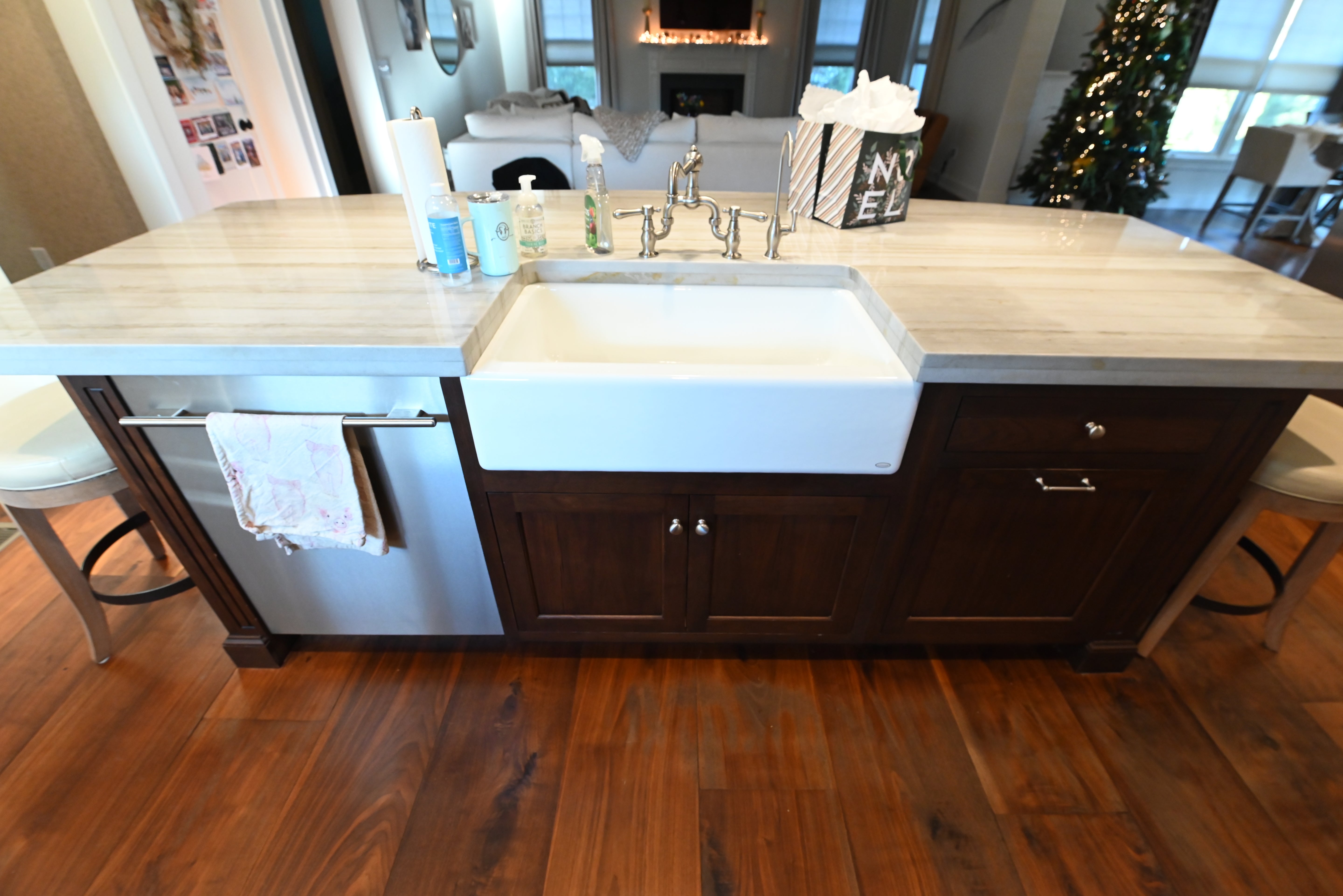 Kountry Kraft Distressed Textured White Traditional Pre-Owned Kitchen