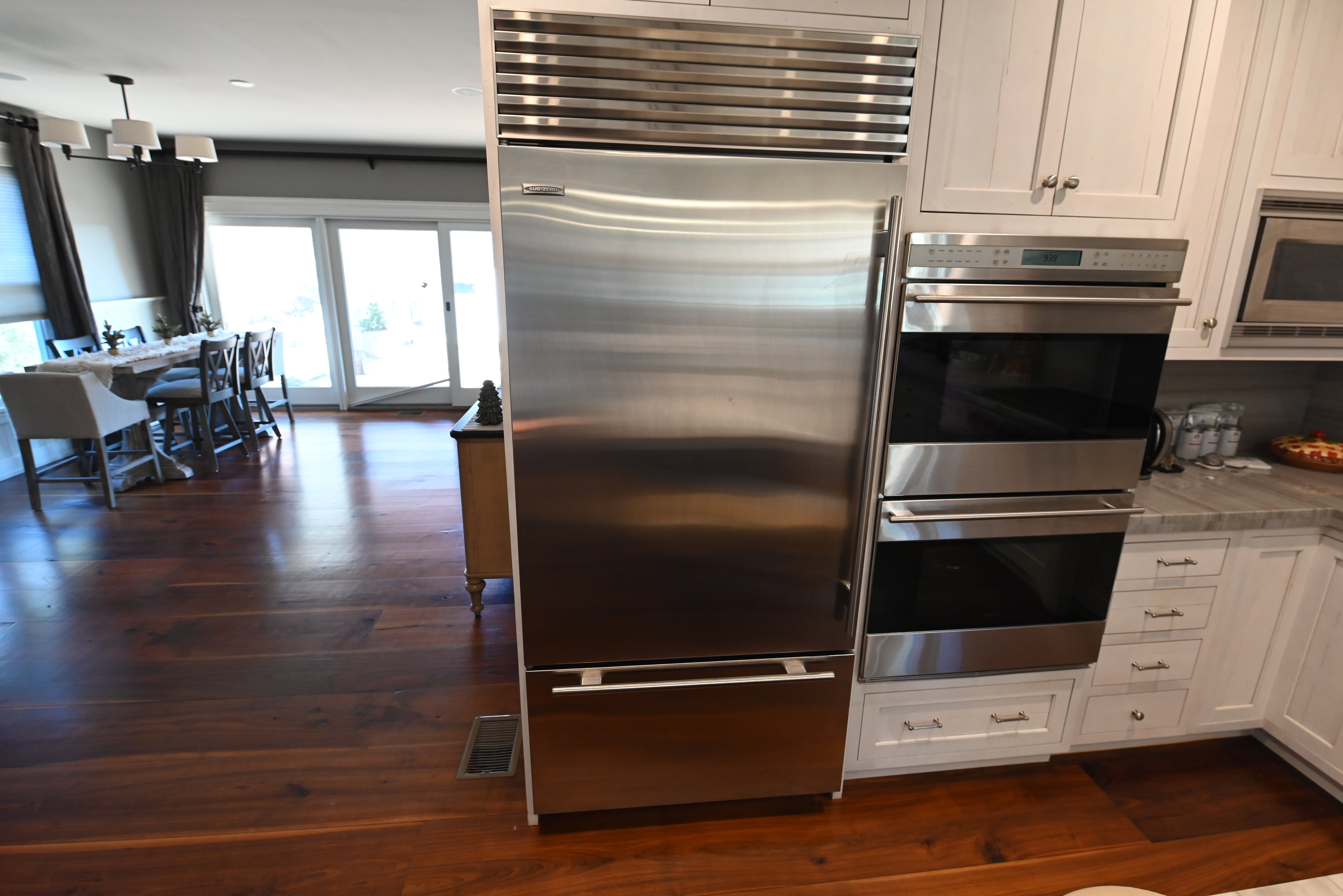 Kountry Kraft Distressed Textured White Traditional Pre-Owned Kitchen