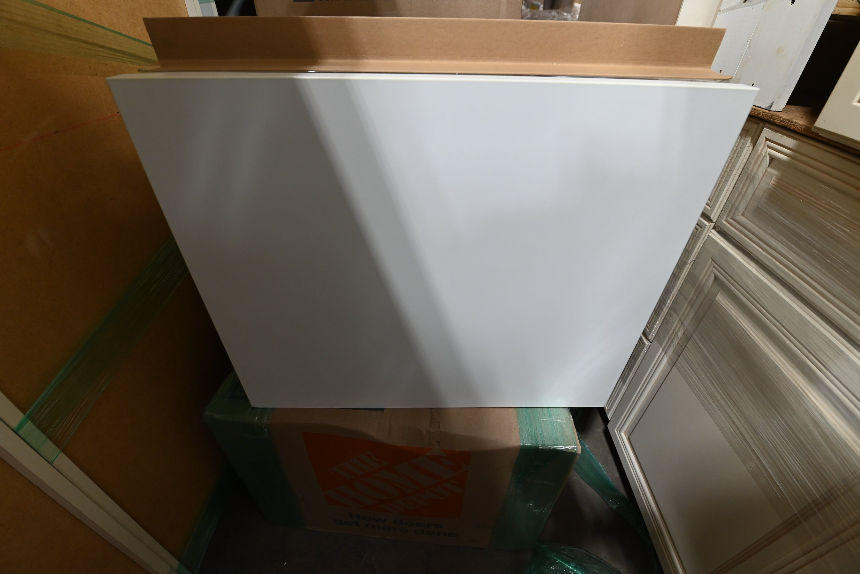 Bulthaup Beauty: White Kitchenette with Appliances
