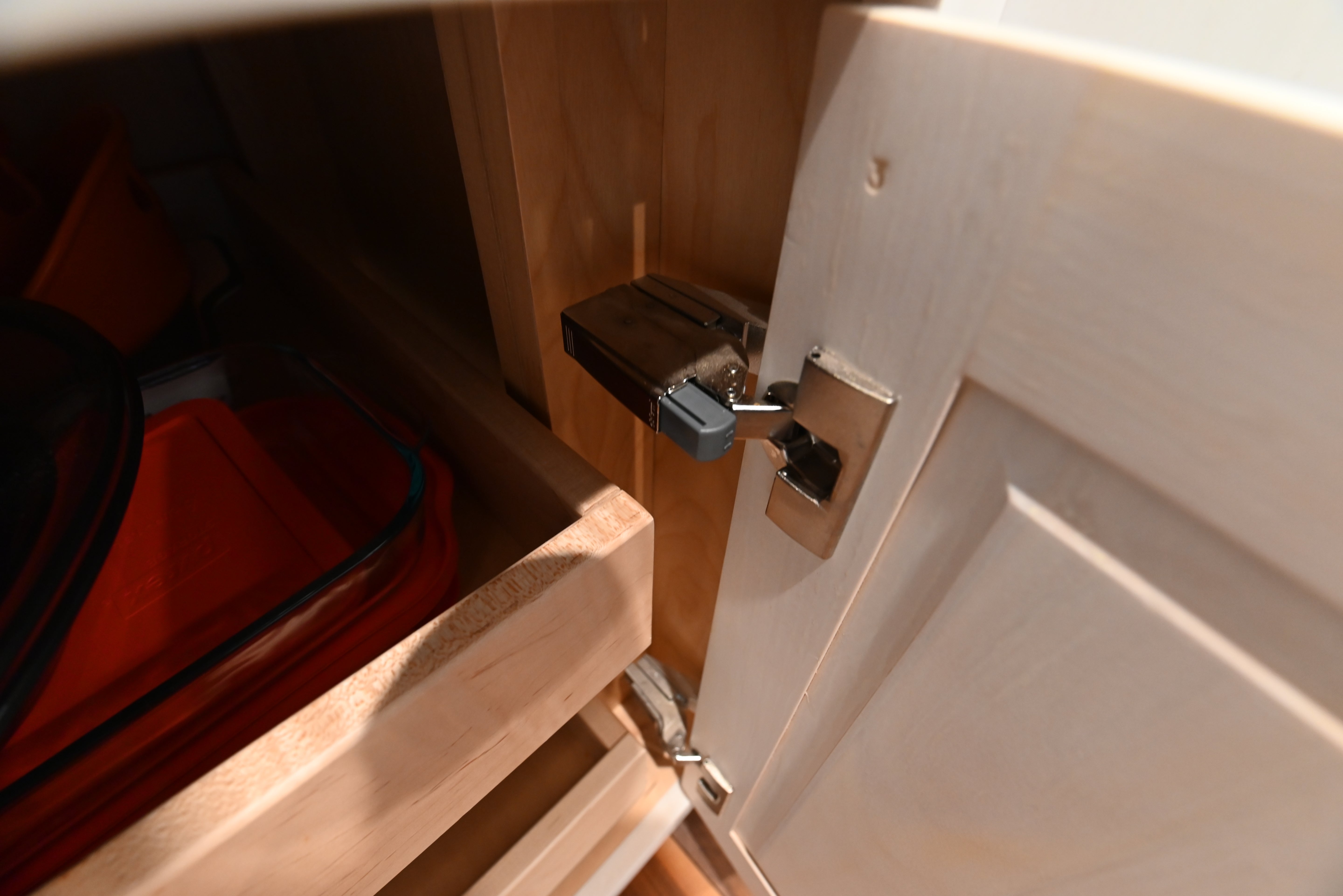 Kountry Kraft Distressed Textured White Traditional Pre-Owned Kitchen