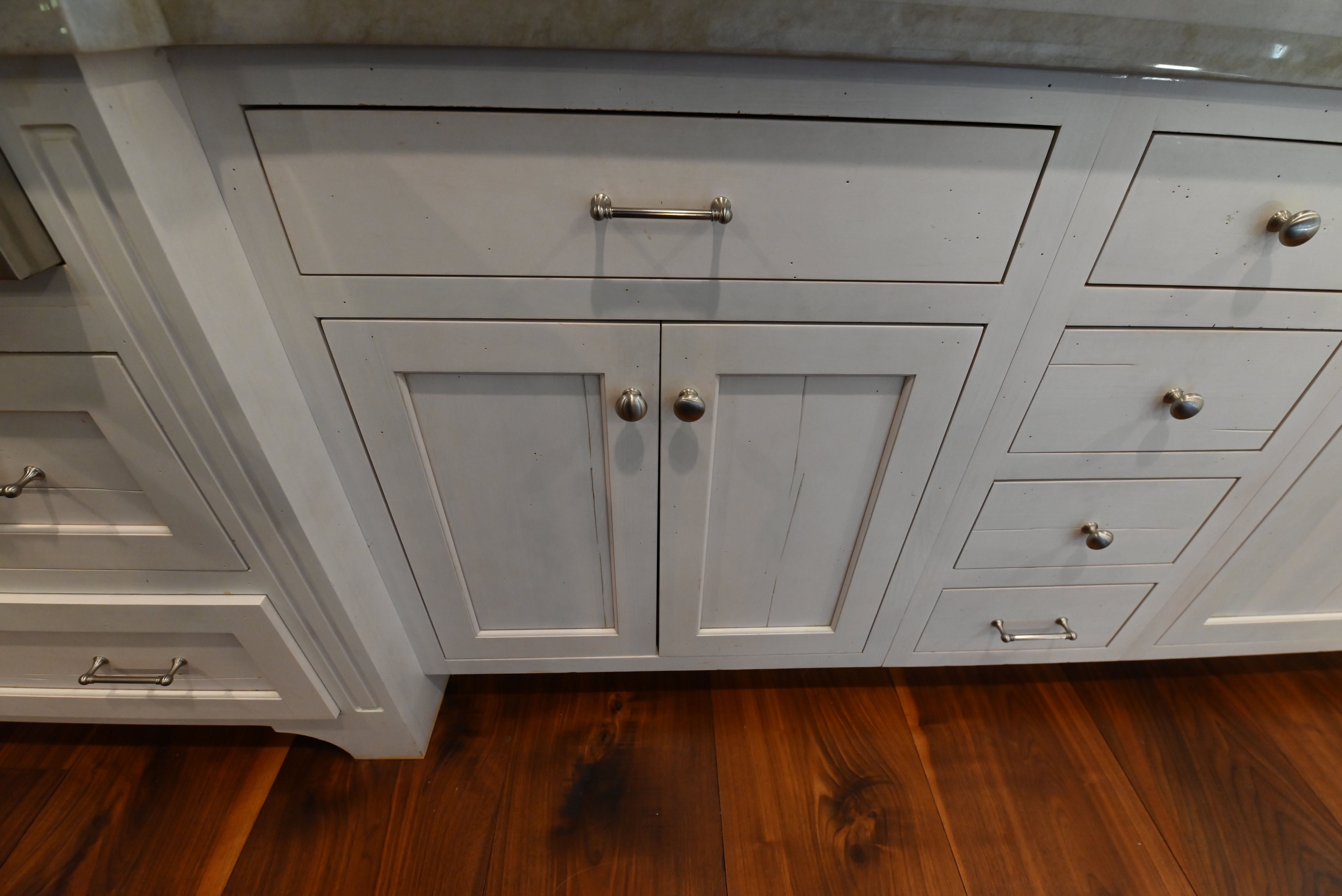 Kountry Kraft Distressed Textured White Traditional Pre-Owned Kitchen