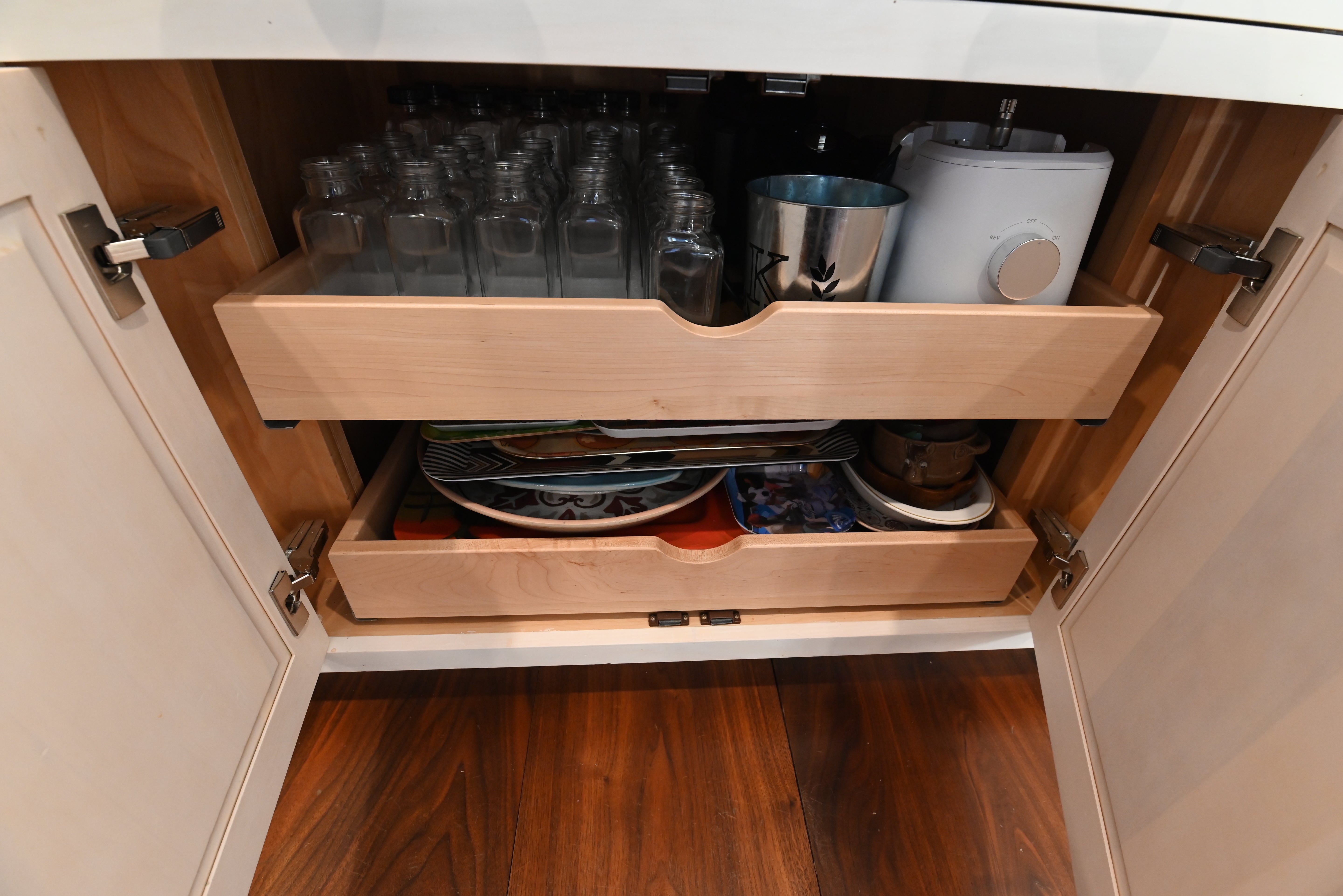 Kountry Kraft Distressed Textured White Traditional Pre-Owned Kitchen