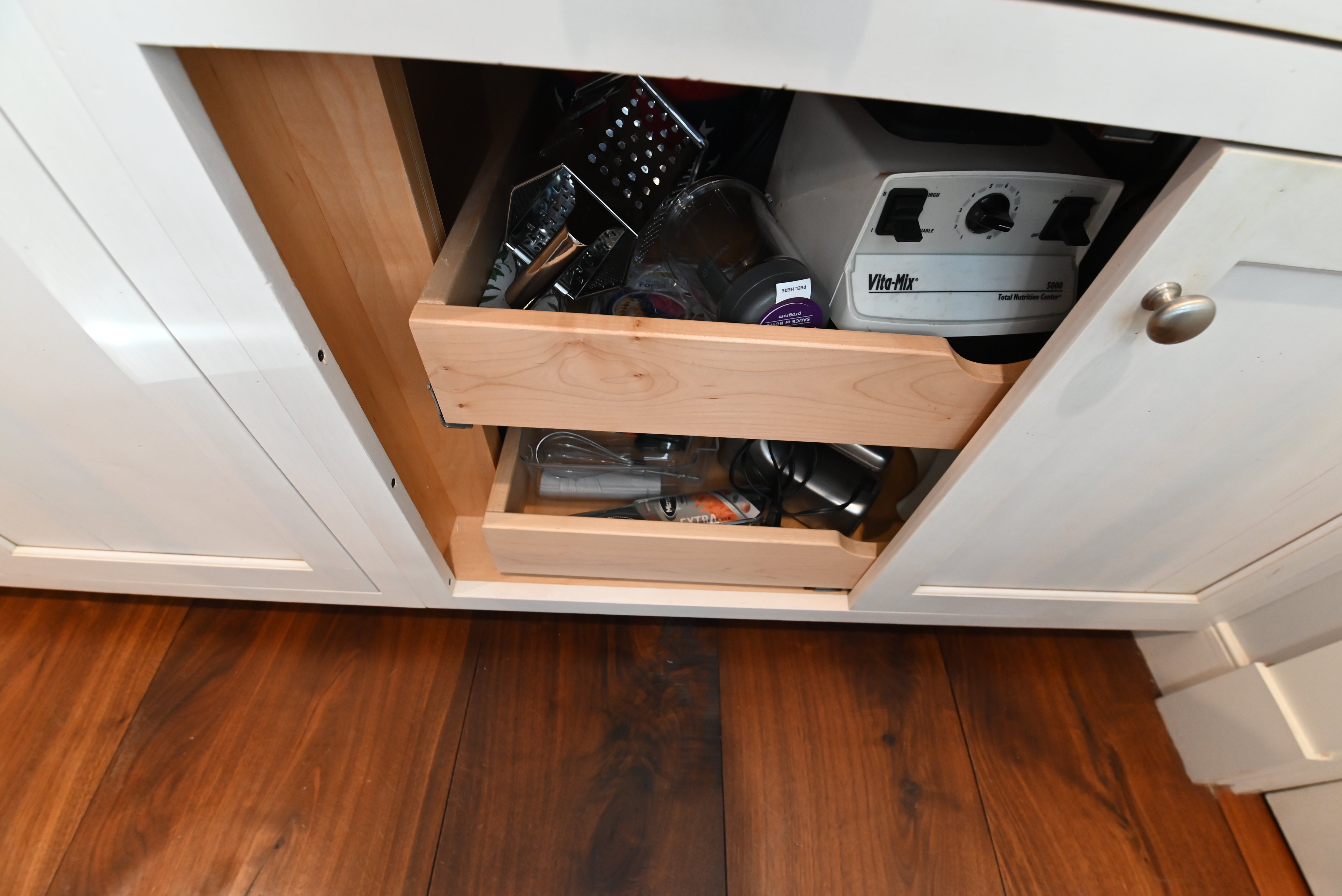 Kountry Kraft Distressed Textured White Traditional Pre-Owned Kitchen