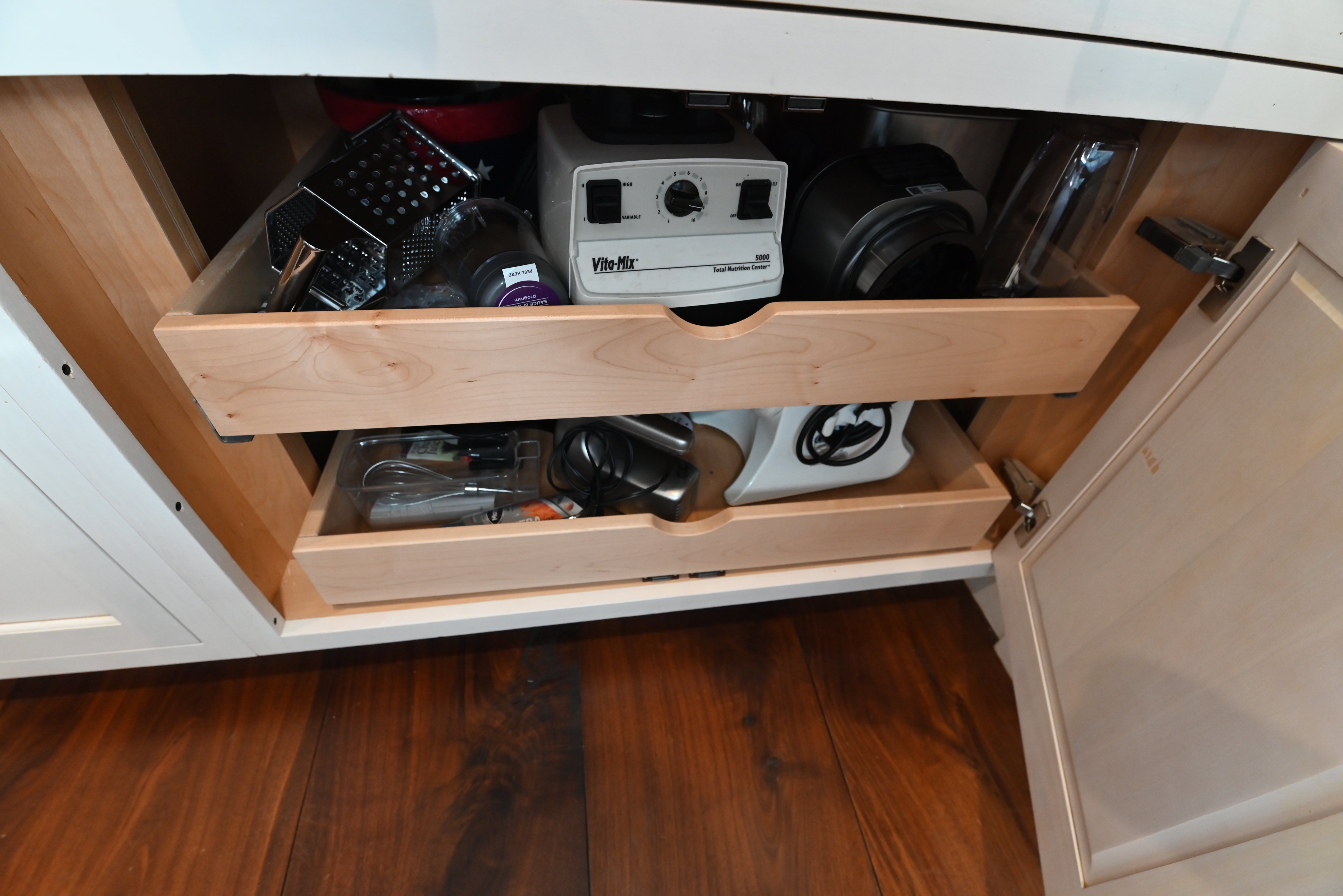 Kountry Kraft Distressed Textured White Traditional Pre-Owned Kitchen