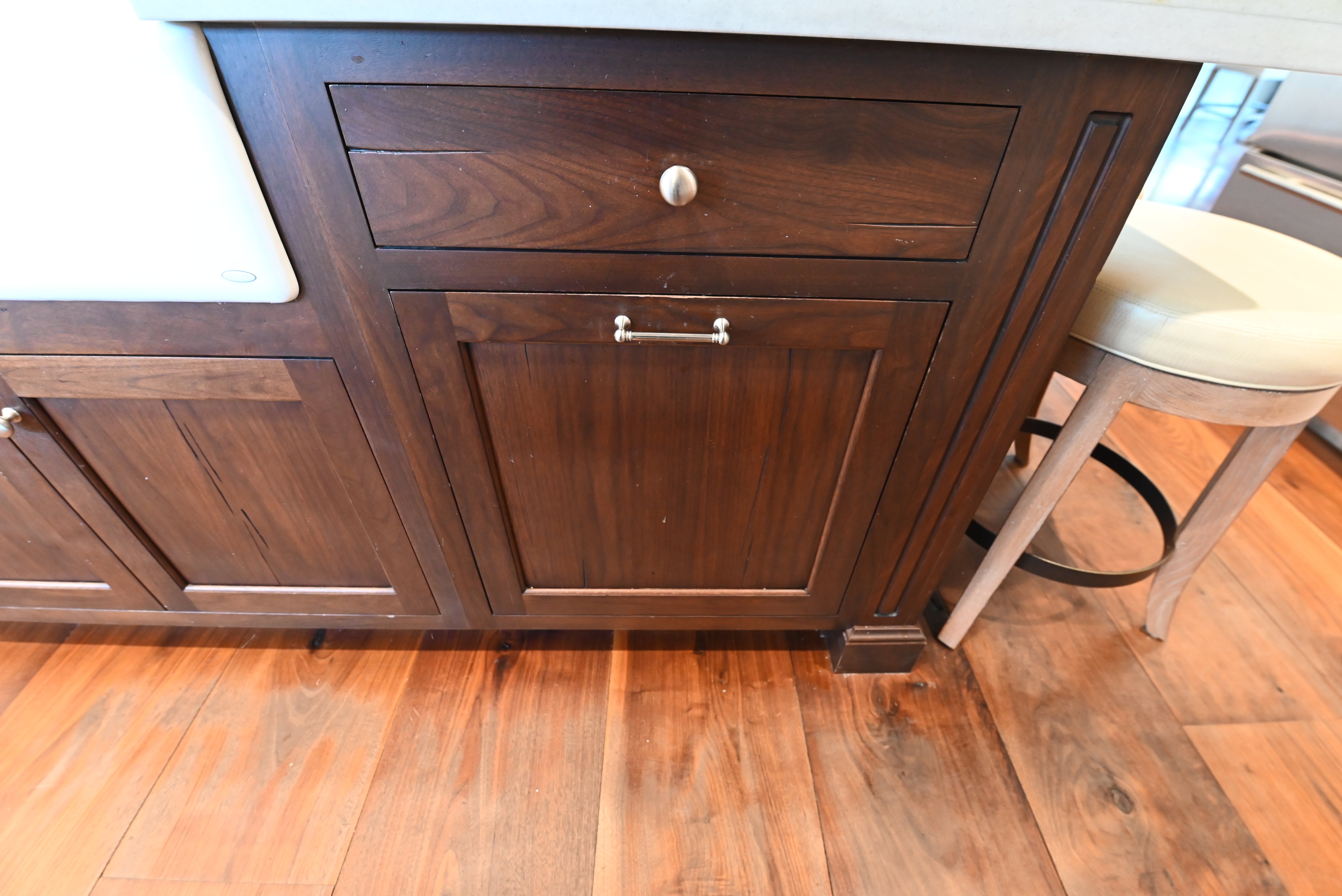 Kountry Kraft Distressed Textured White Traditional Pre-Owned Kitchen