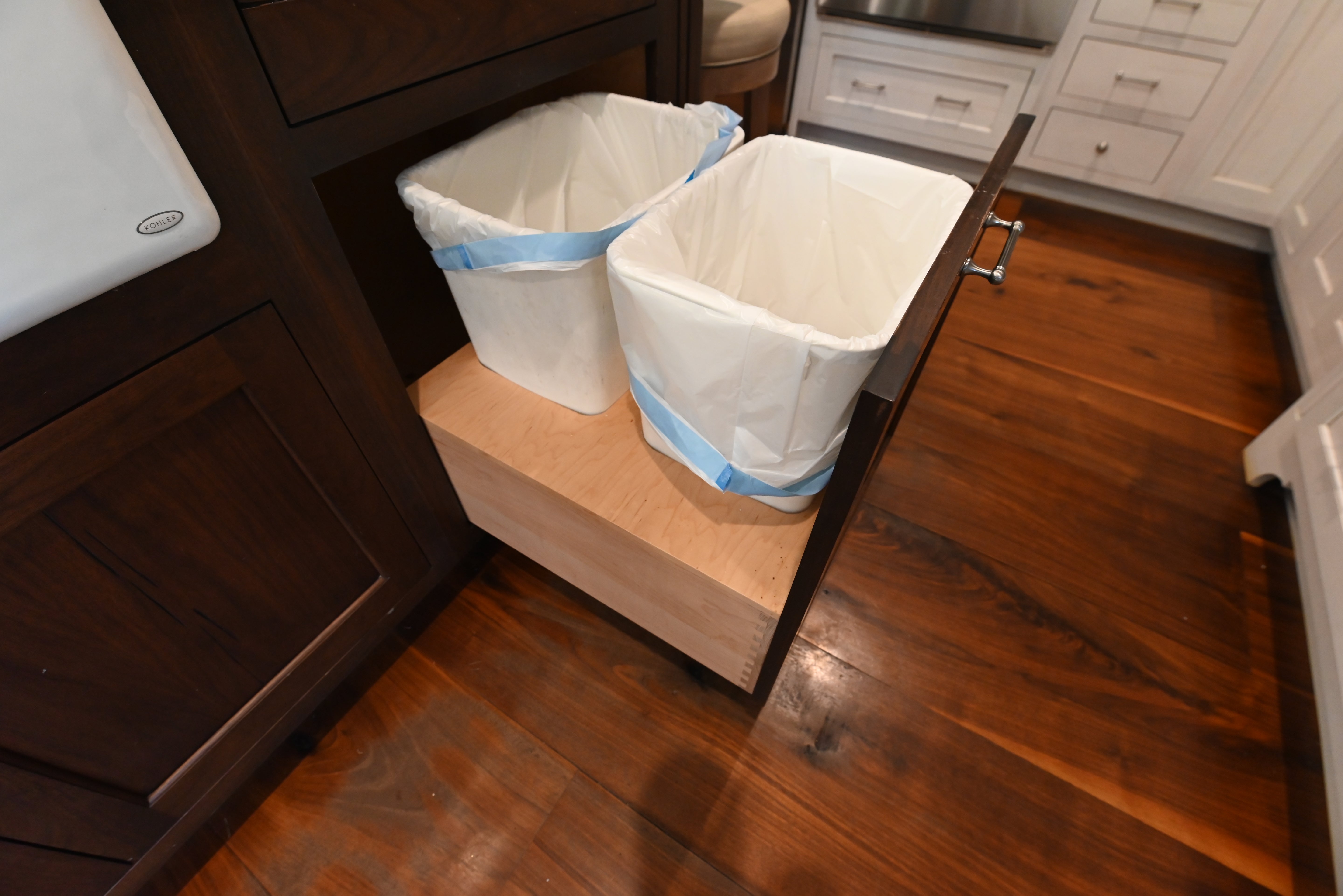 Kountry Kraft Distressed Textured White Traditional Pre-Owned Kitchen