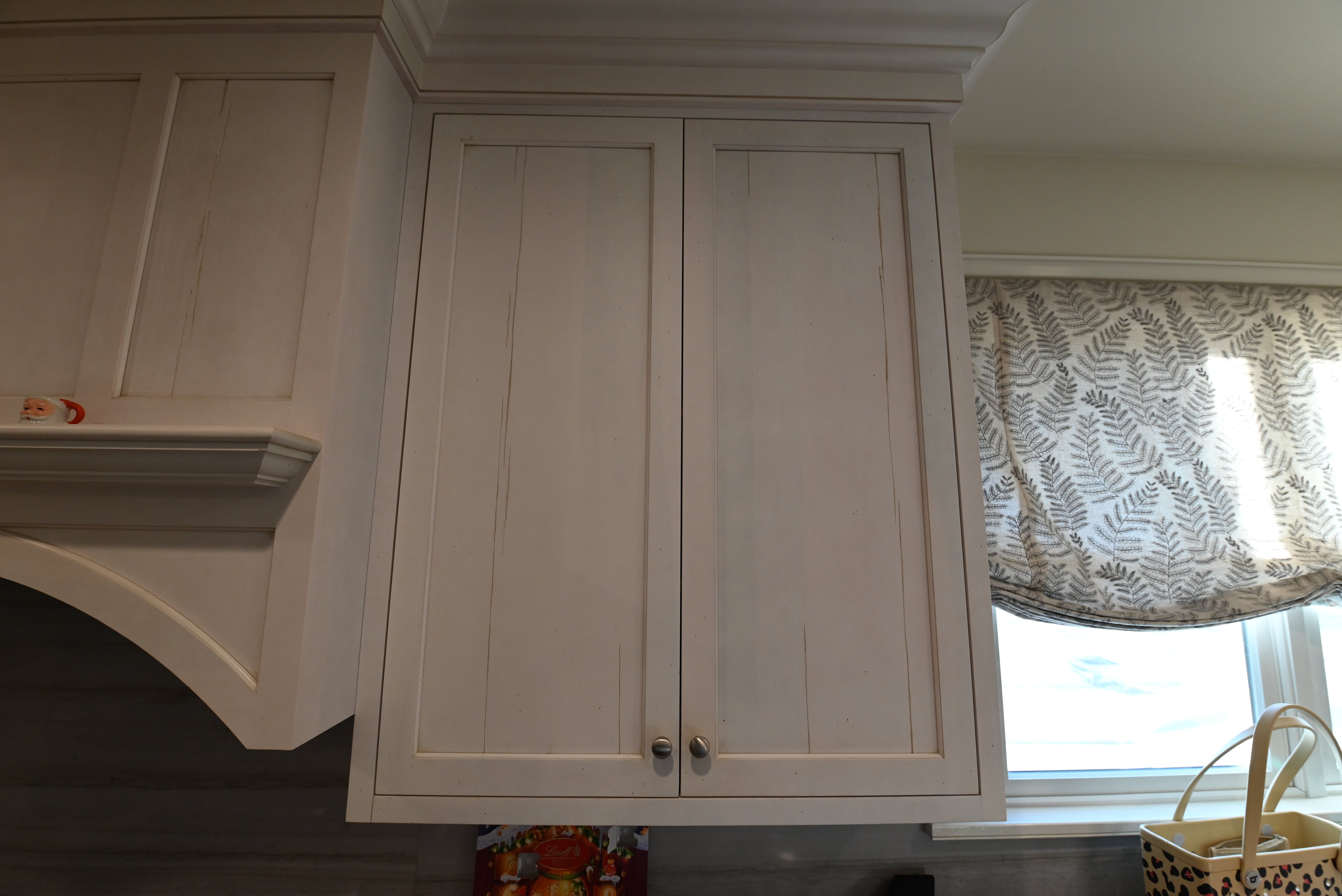 Kountry Kraft Distressed Textured White Traditional Pre-Owned Kitchen