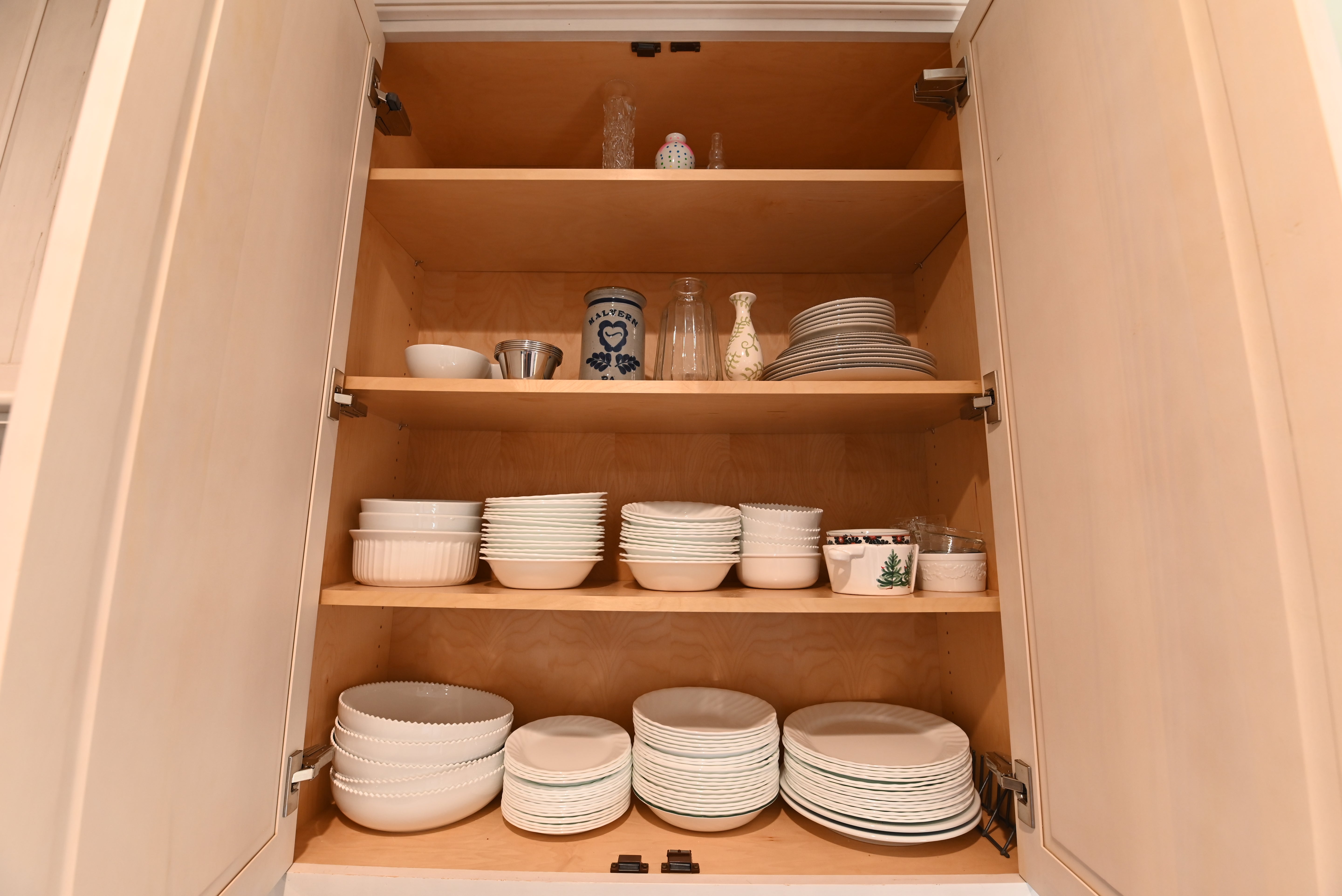 Kountry Kraft Distressed Textured White Traditional Pre-Owned Kitchen